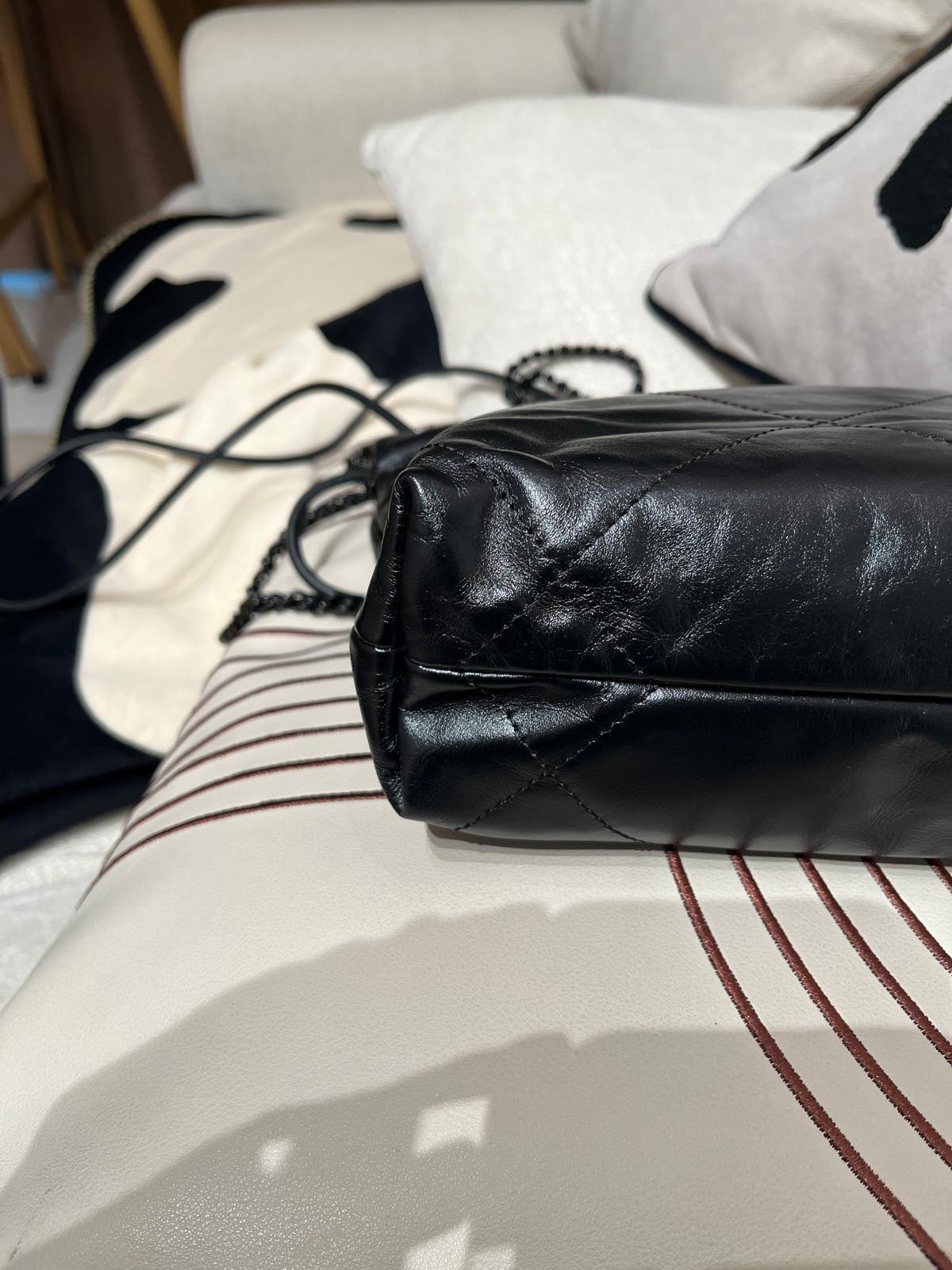 Chanel 22 mini so black calfskin  100%Authentic ,95%new ✅chip✅dust bag✅box