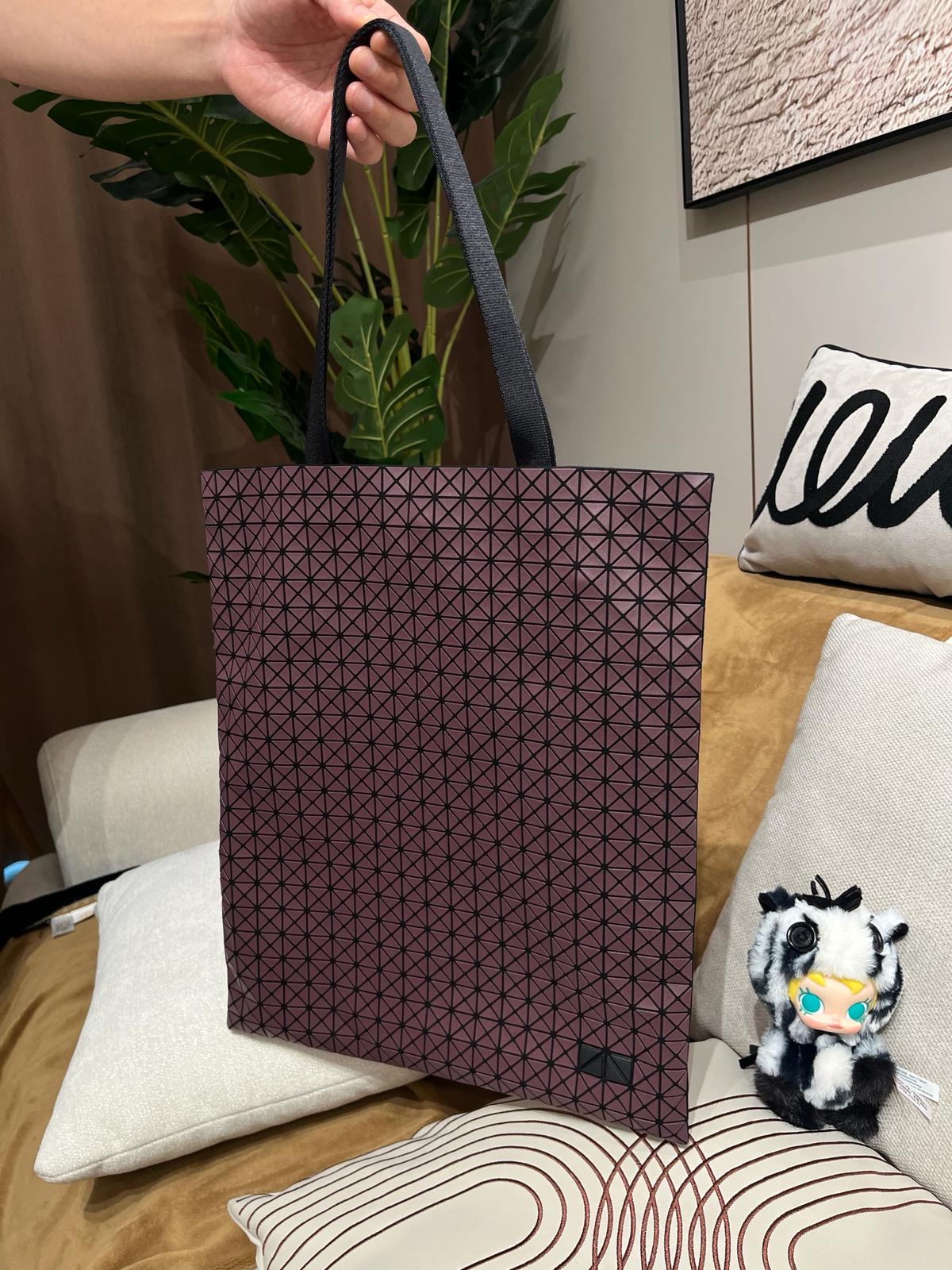 Issey miyake bao bao cart s tote bag啞面  100%Authentic,99%new✅塵袋 ✨專門店售價 $6980 ✨