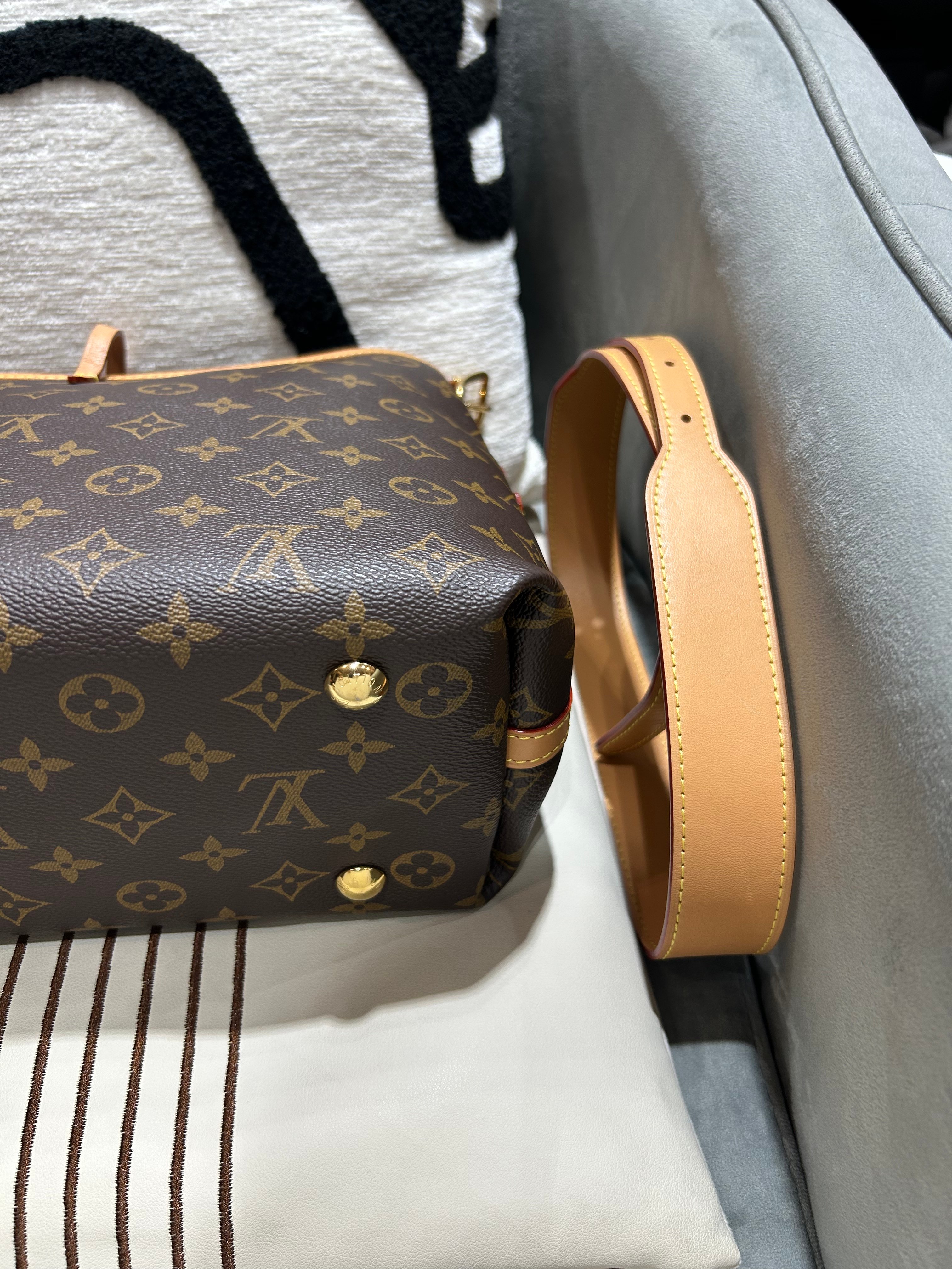LV Carryall PM Monogram 100%Authentic, 99%New ✅Dust bag