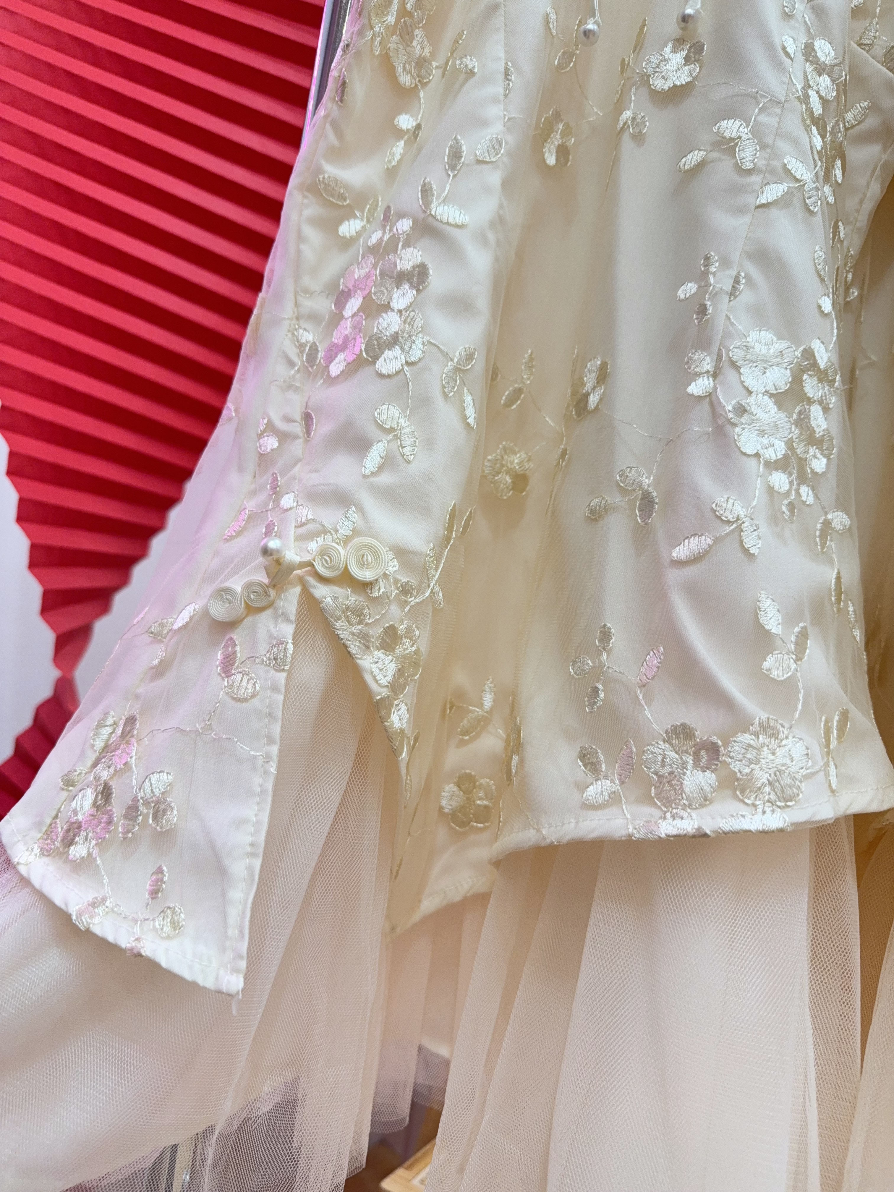 新中式盘扣挂脖绣花网纱连身裙 R2919