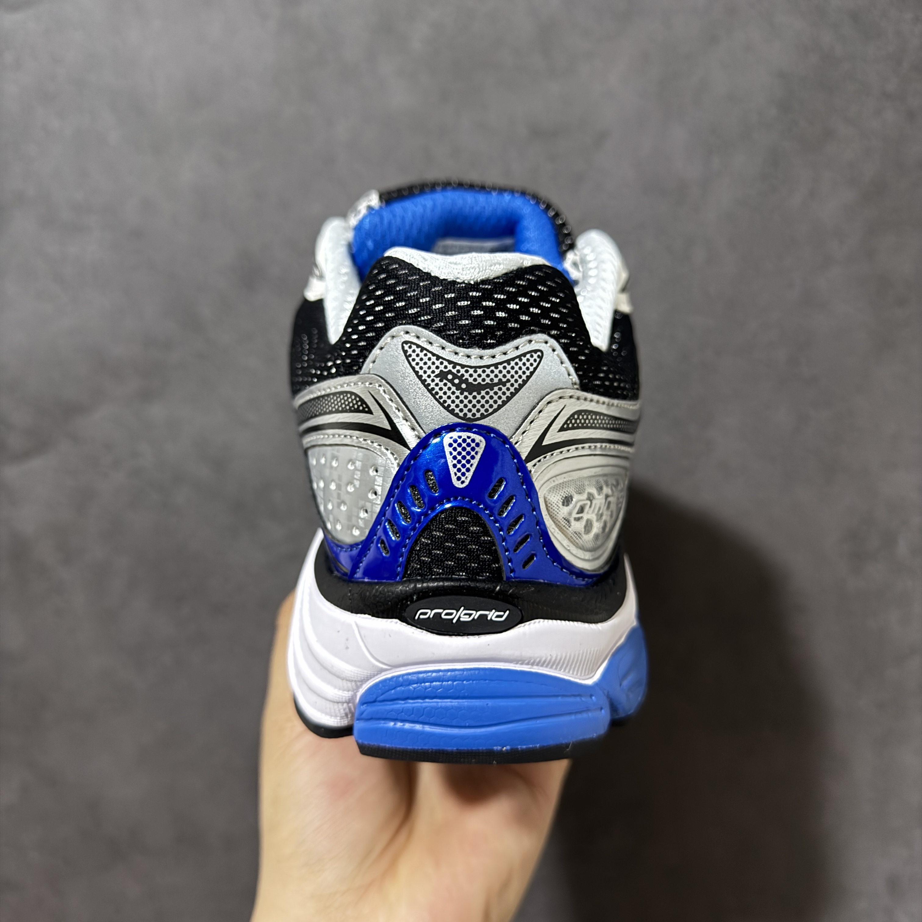 Saucony ProGrid Omni 9 OG