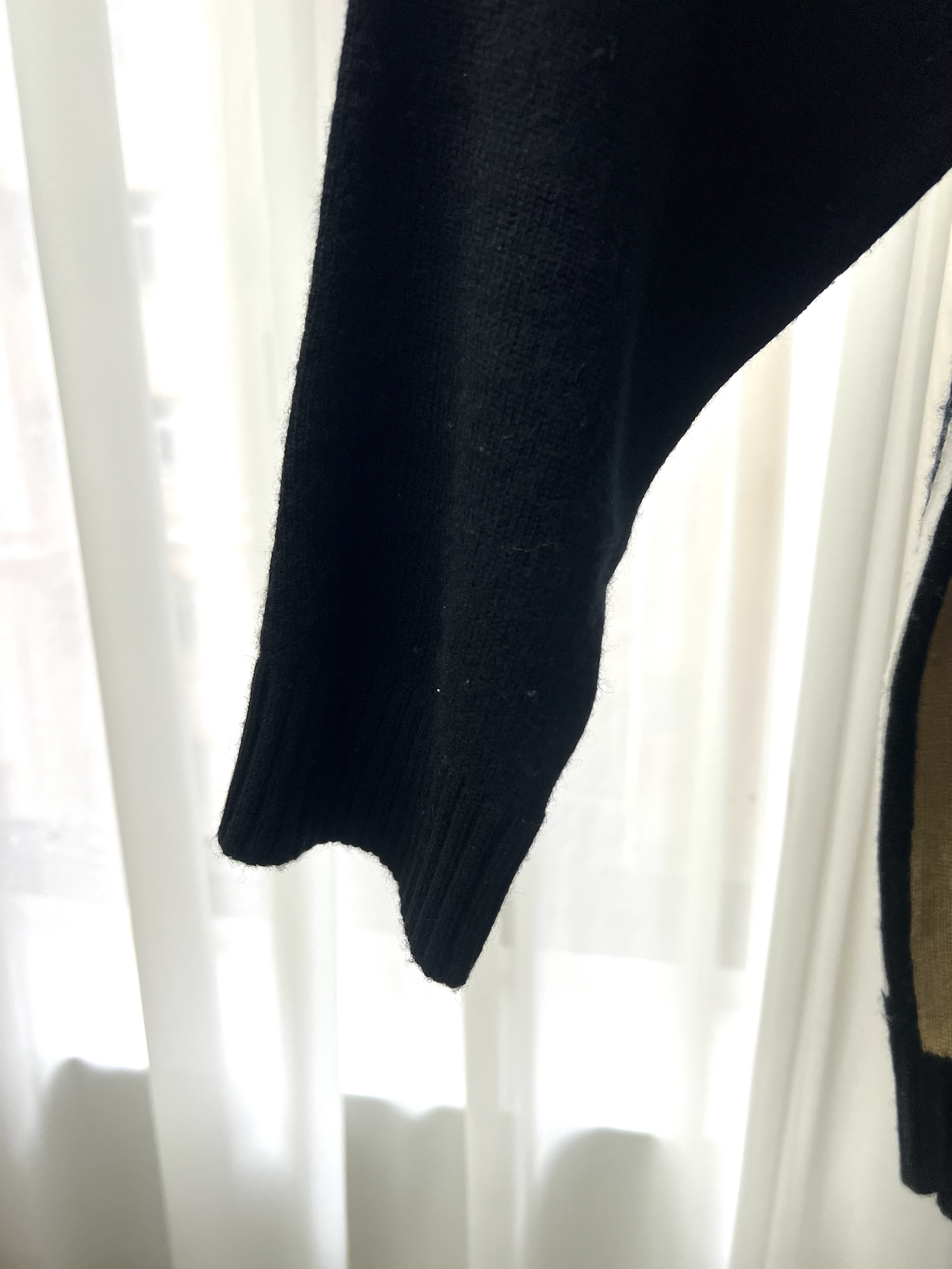 Pre-Owned HERMÉS Cashmere Poncho / Product Code: 26051907