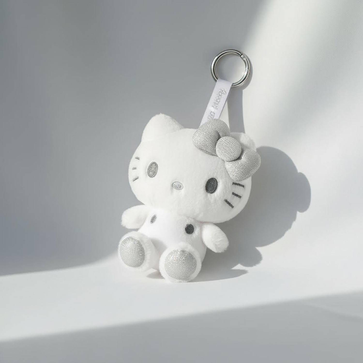 Sanrio - 閃亮公仔掛飾 (白色Hello Kitty款)