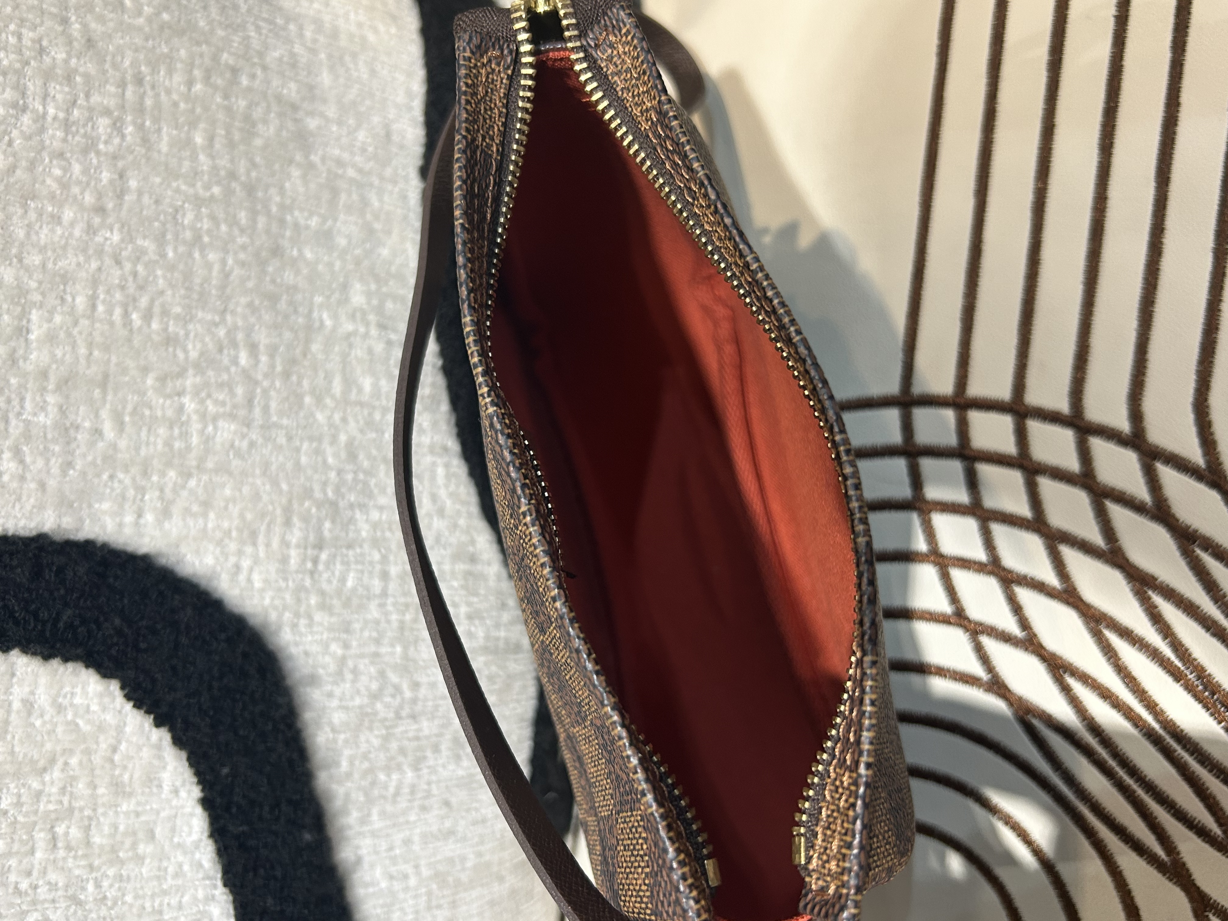 LV Damier Ebene Pochette 100%Authentic, 95%New