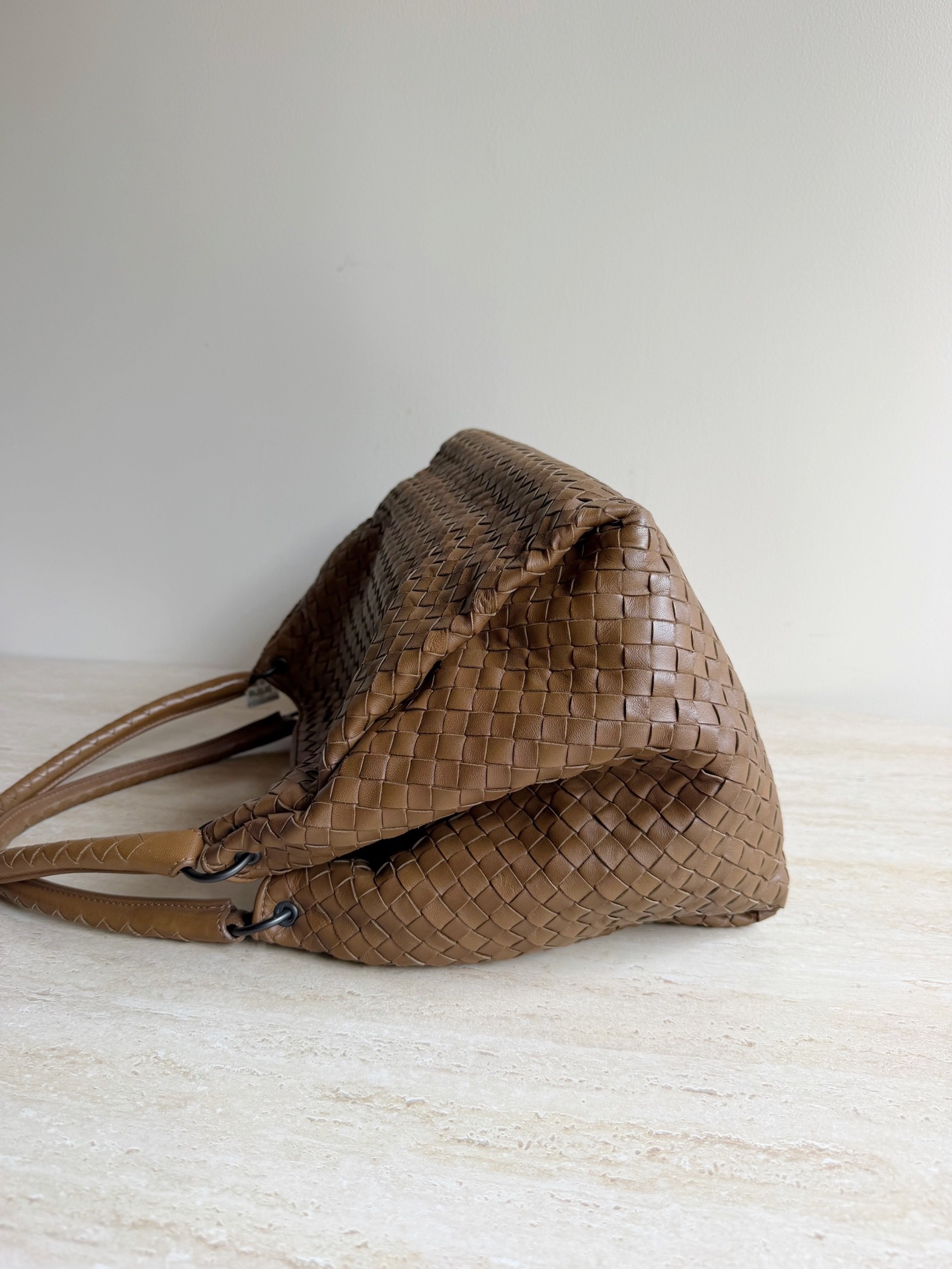 【預訂貨品】Bv啡色編織降落傘tote bag