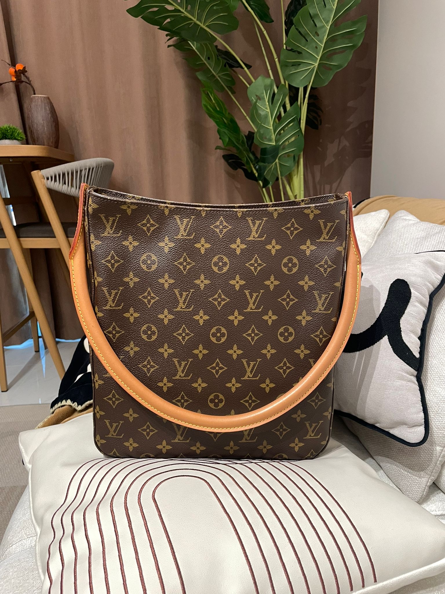 Lv Looping GM Shoulder Bag M51145 100%Authentic,95%new✅Dust bag  