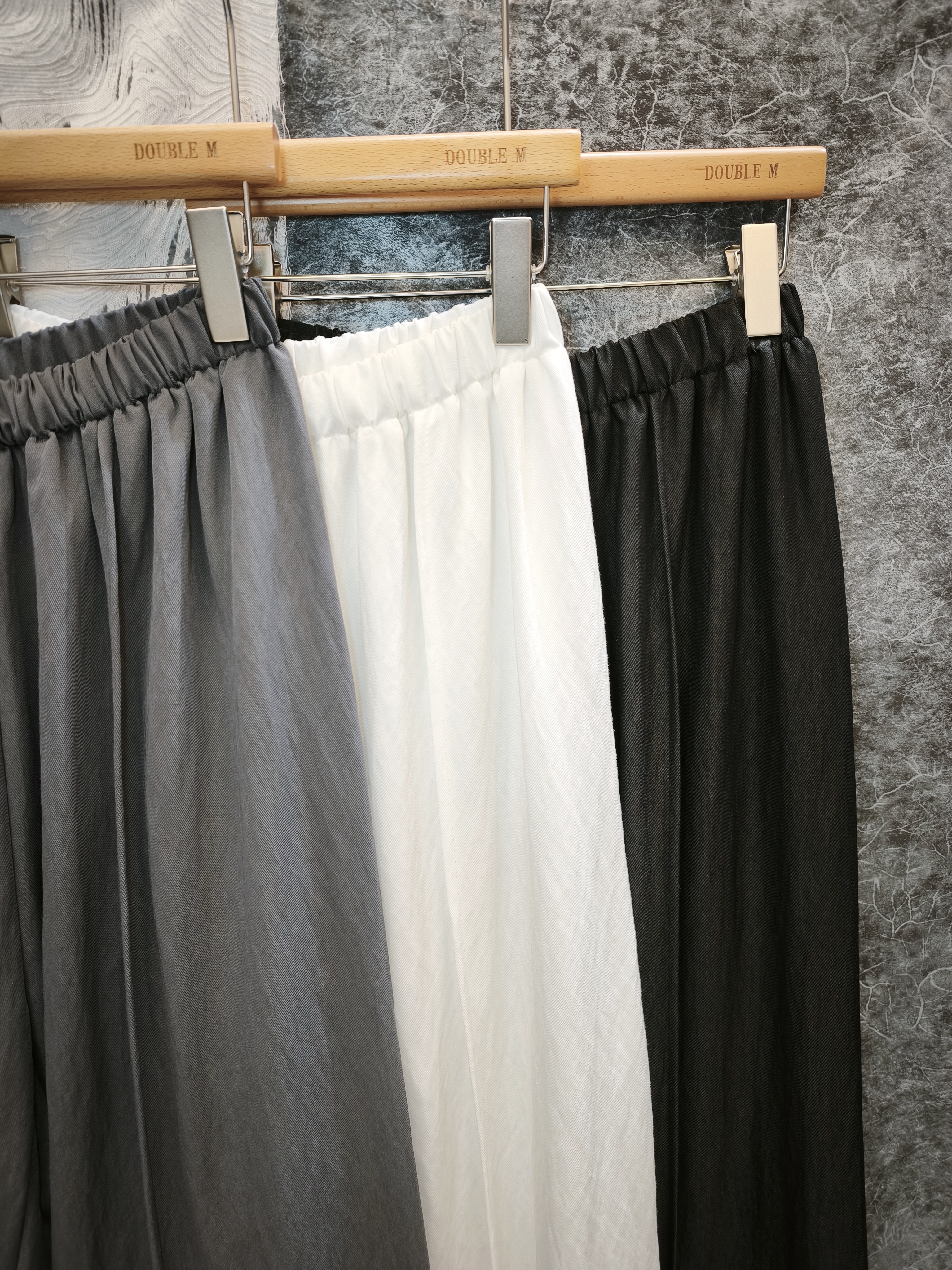 前骨簿料直筒褲