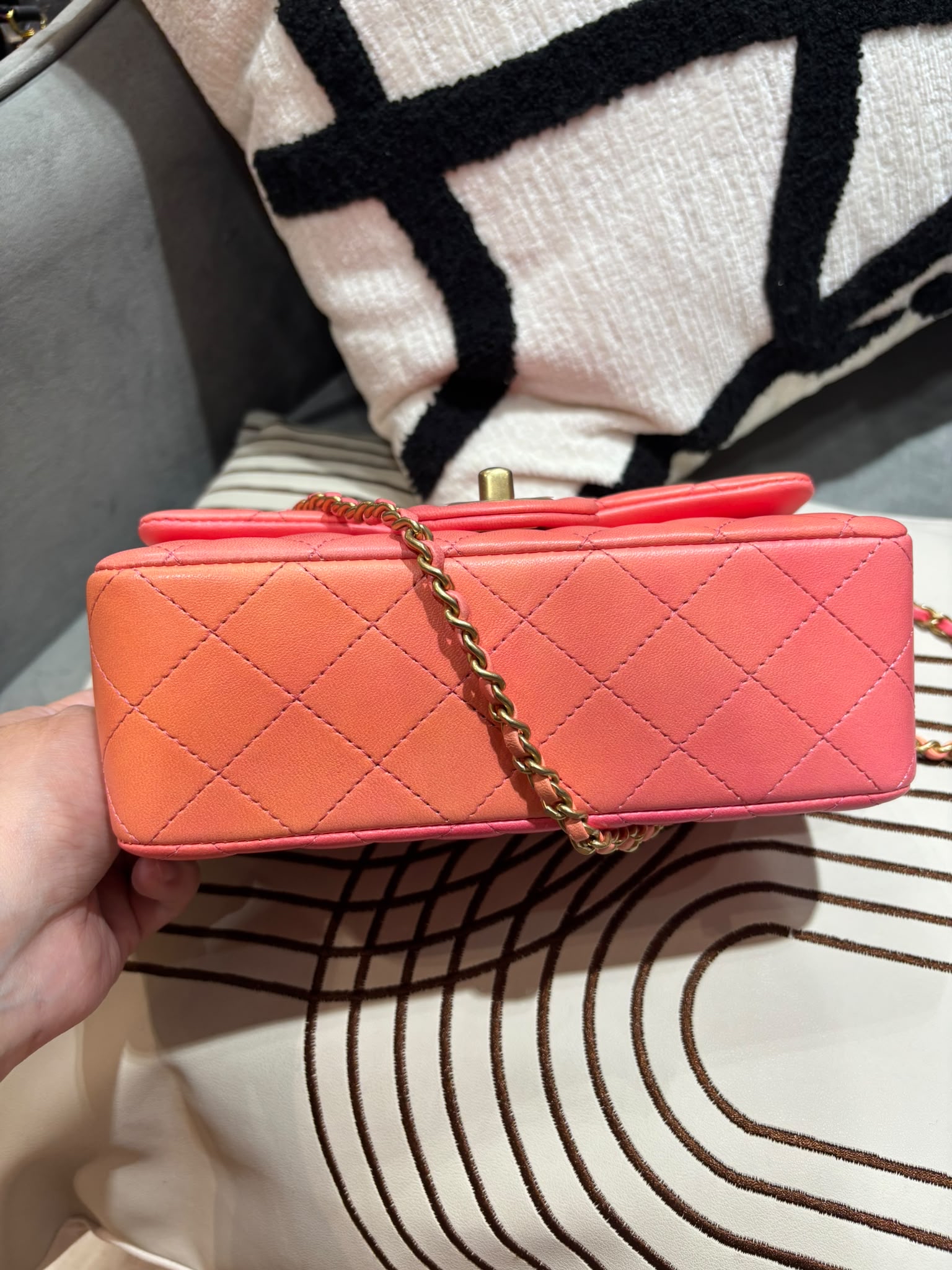 全新 Chanel mini flap bag with Top handle cf20cm 100%Authentic,100% new全新貨品   ✅專門店收據✅晶片✅dust bag✅盒