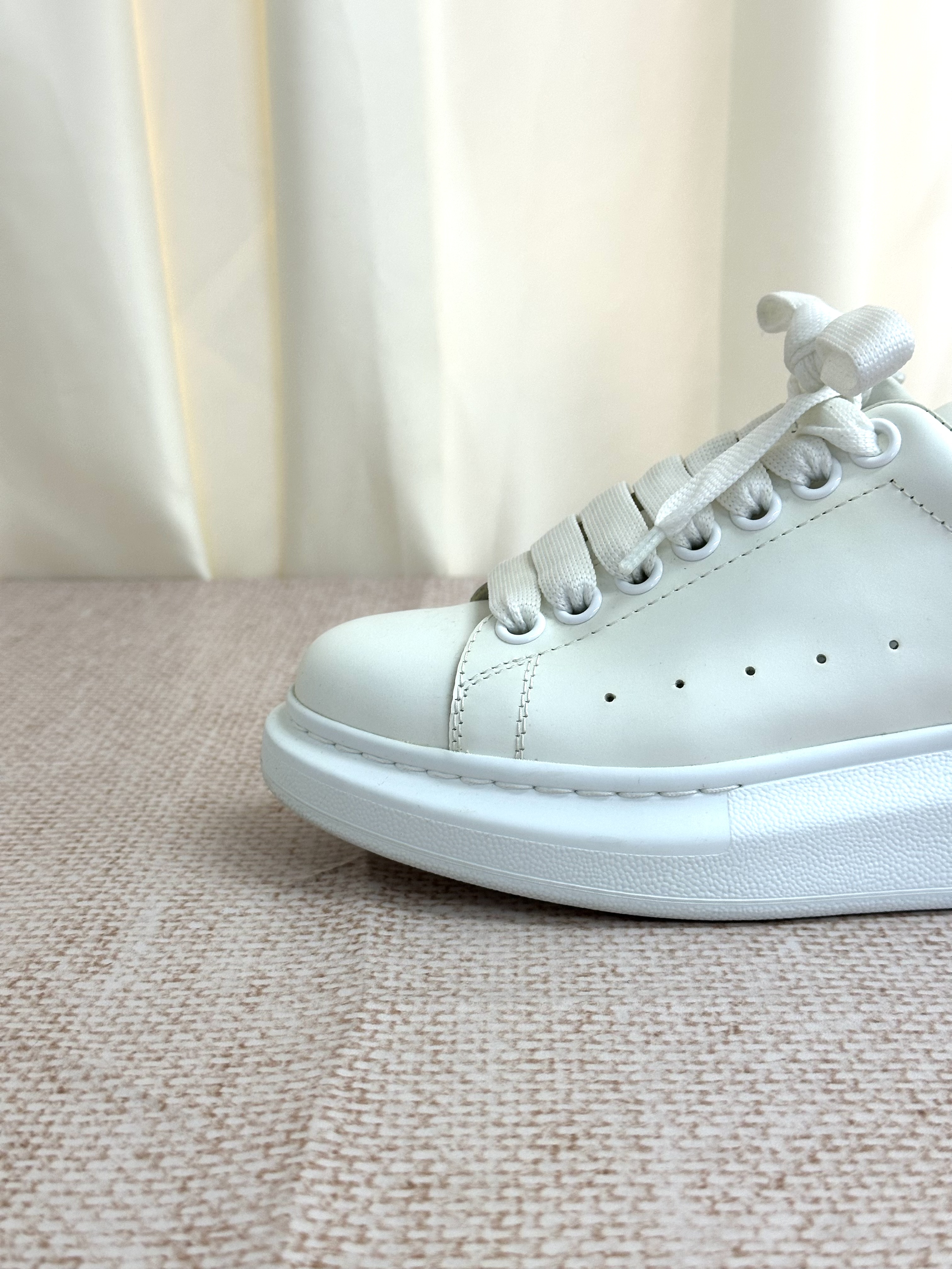 Pre-Owned  Alexander McQueen Pink Crystal Sneakers / Product Code: 26040721