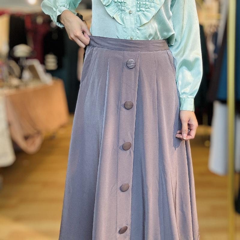 Vintage Button-Accented Grey Swing Skirt with pockets - 28~28.5" (TBC)