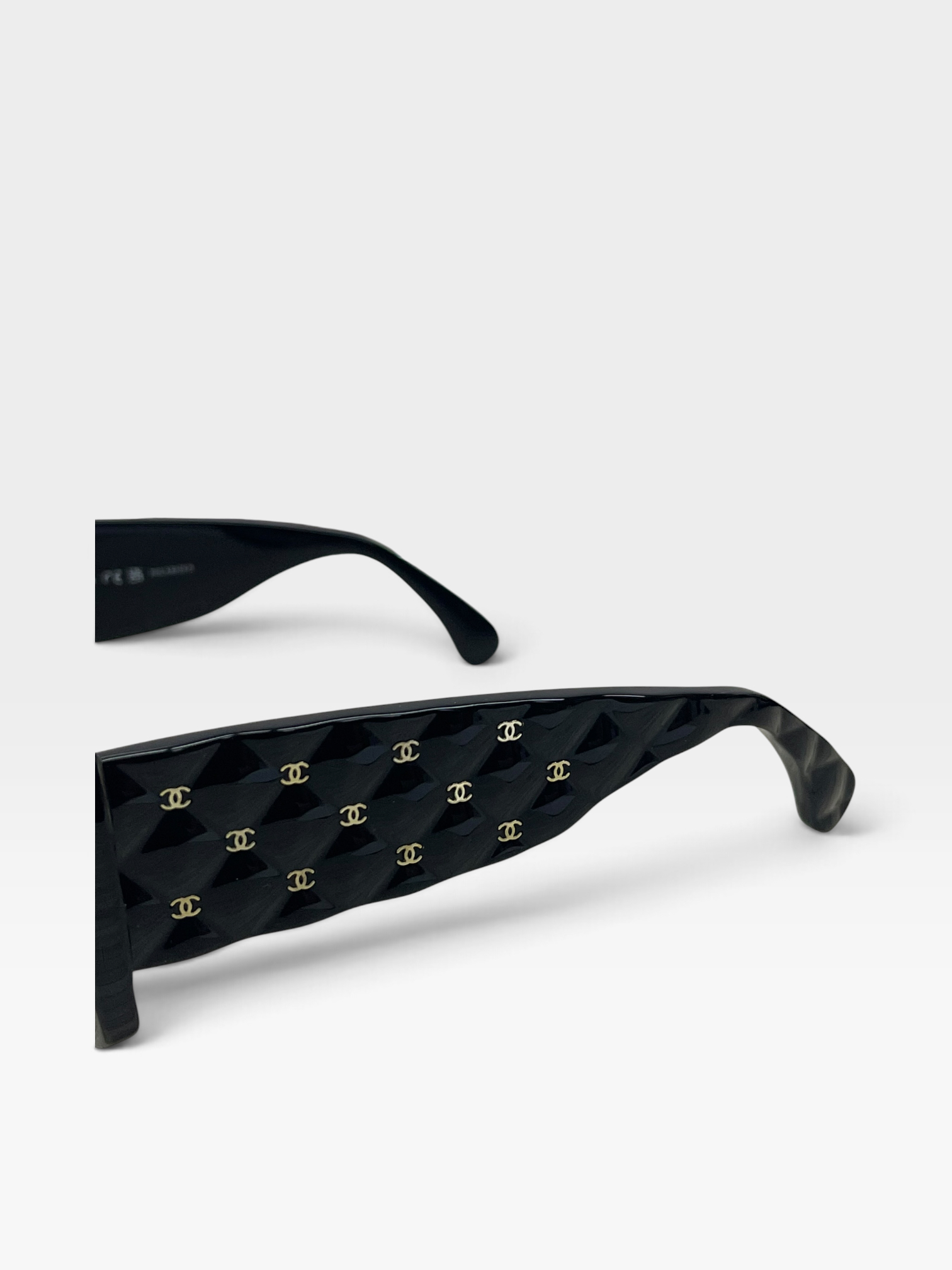Pre-Owned CHANEL Sunglasses / Product Code: 090901