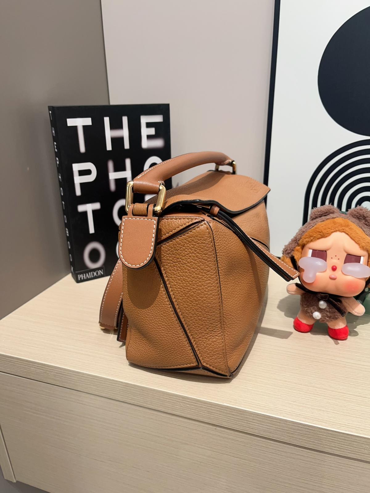 Loewe Puzzle Small Tan Calfskin 100%Authentic, 98%New ✅Tap✅Booklet✅Dust bag