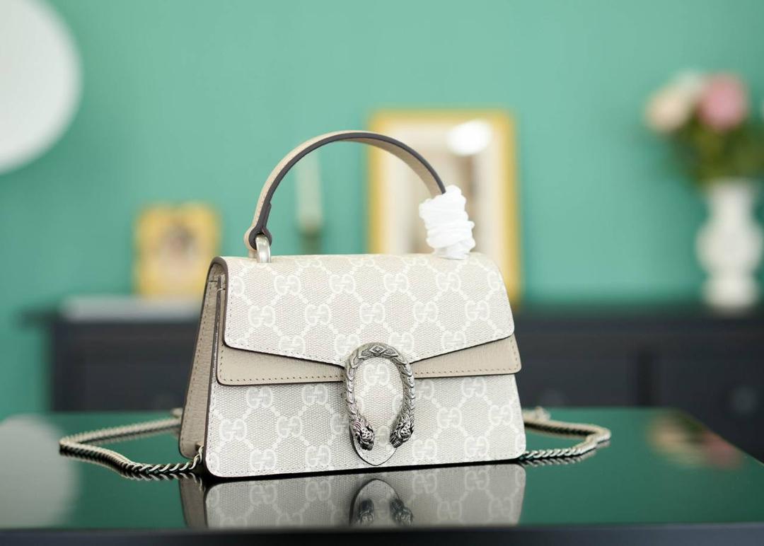 🥯Dionysus系列迷你手提包 燕麦色18cm 正品售价¥15.000 独家原厂皮发售 限量级别 酒神家族再添小可爱 新款迷你手提酒神，说是小废包吧，其实也还蛮能装的 小小一只，既能手提又能肩背 官方款号 752029 尺寸：18x 12x 6