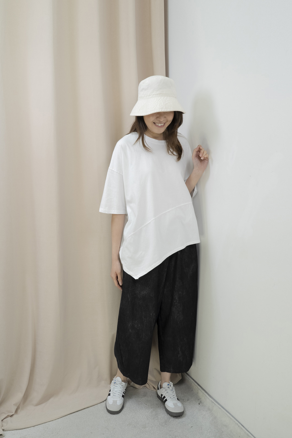 斜腳造型棉質休閒Top（白色）