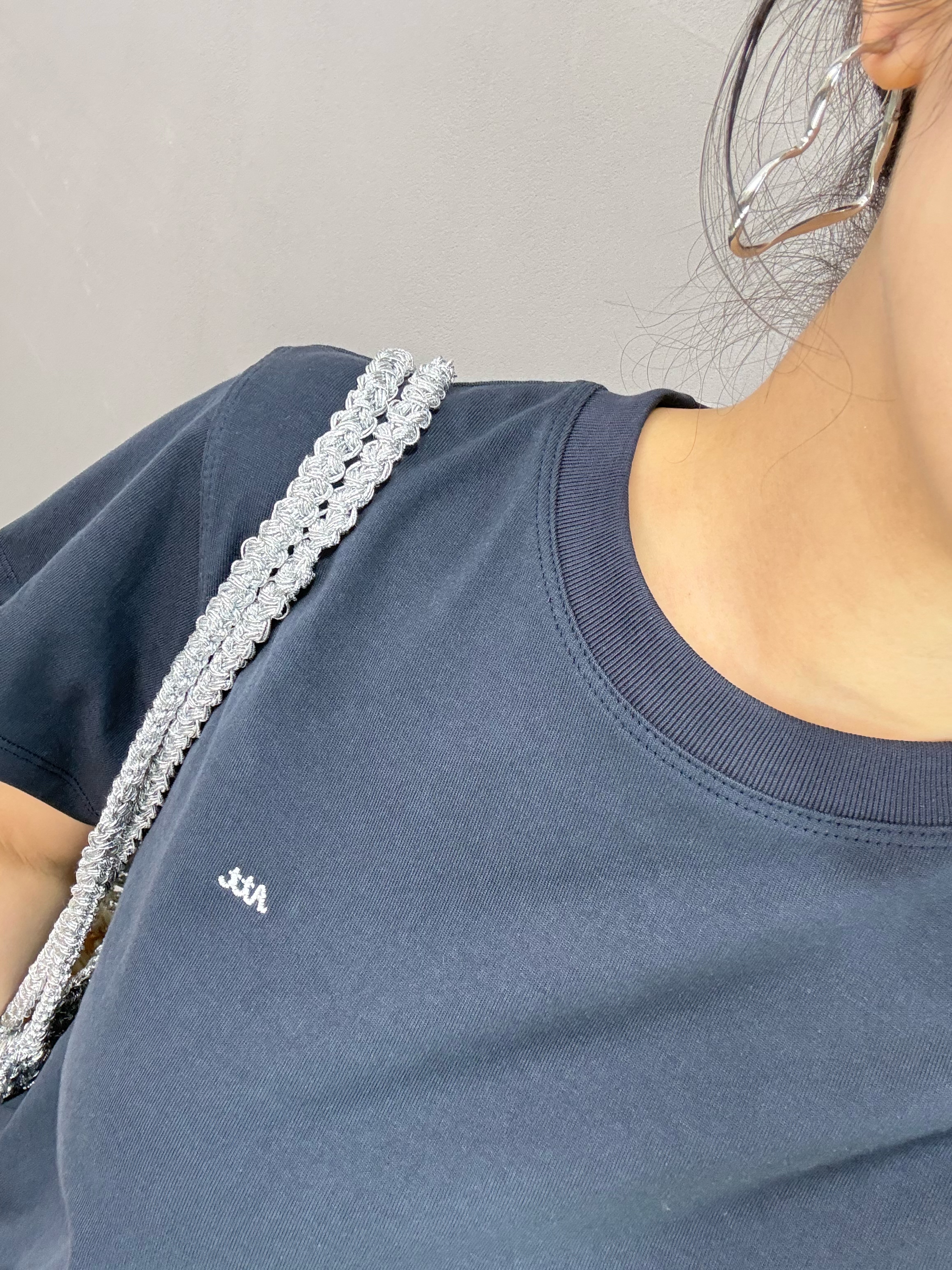 U69 細刺繡字Tee
