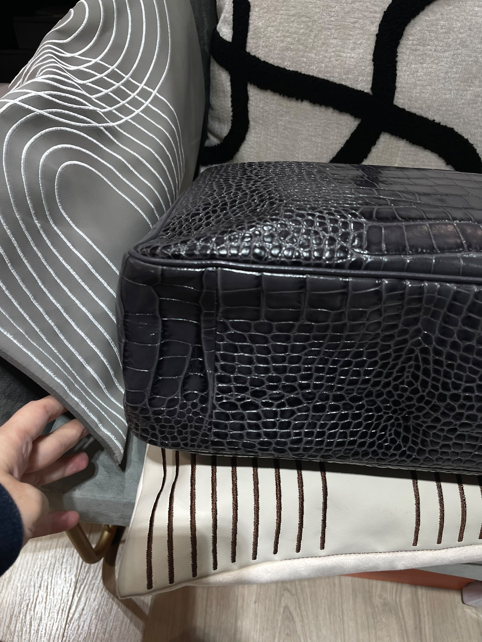Longchamp 灰色鱷魚壓紋 Tote bag 100%Authentic, 98%New