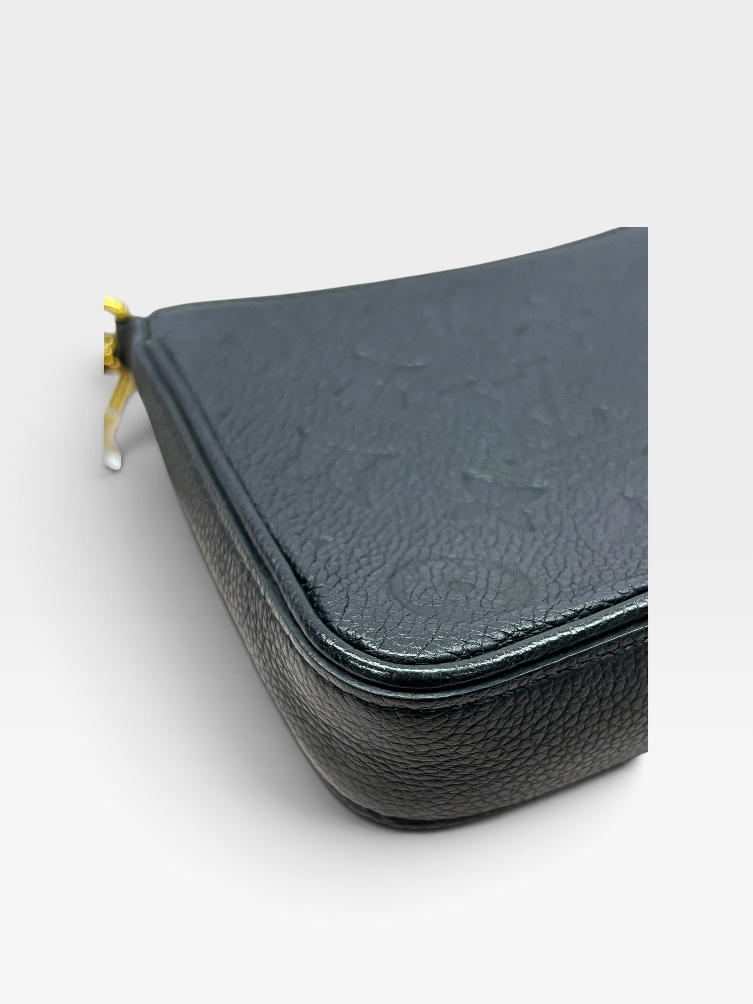 Pre-Owned LV Easy Pouch On Strap / Product Code: 082803