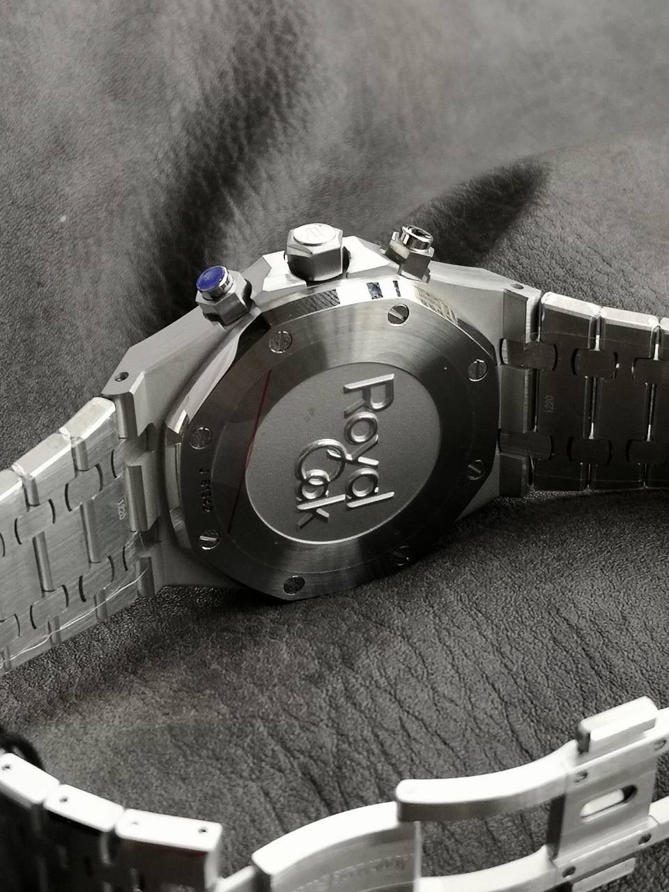 🚀限量：爱彼皇家橡树系列26320ST.OO.1220ST.02腕表，精钢表链表壳，银色熊猫盘，搭载2385型自动机械计时，41毫米。💯