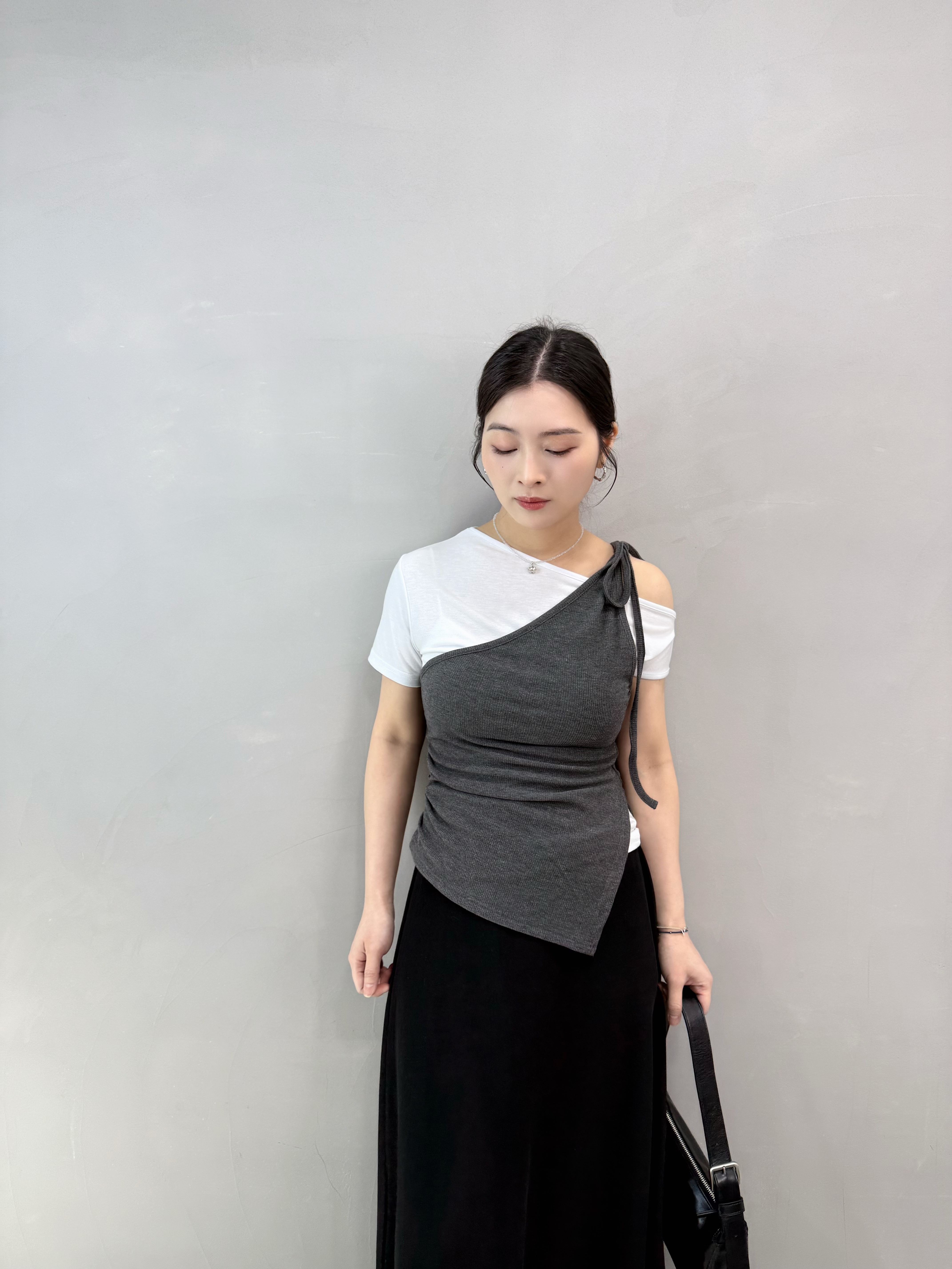O68 斜領假兩件top