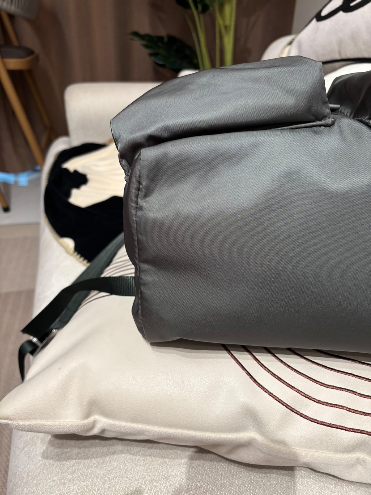 PRADA Re-Nylon Backpack 2VZ108_2DW3_F0002_V_DYO 100%Authentic, 99%New 未使用品 ✅Strap✅Dust Bag