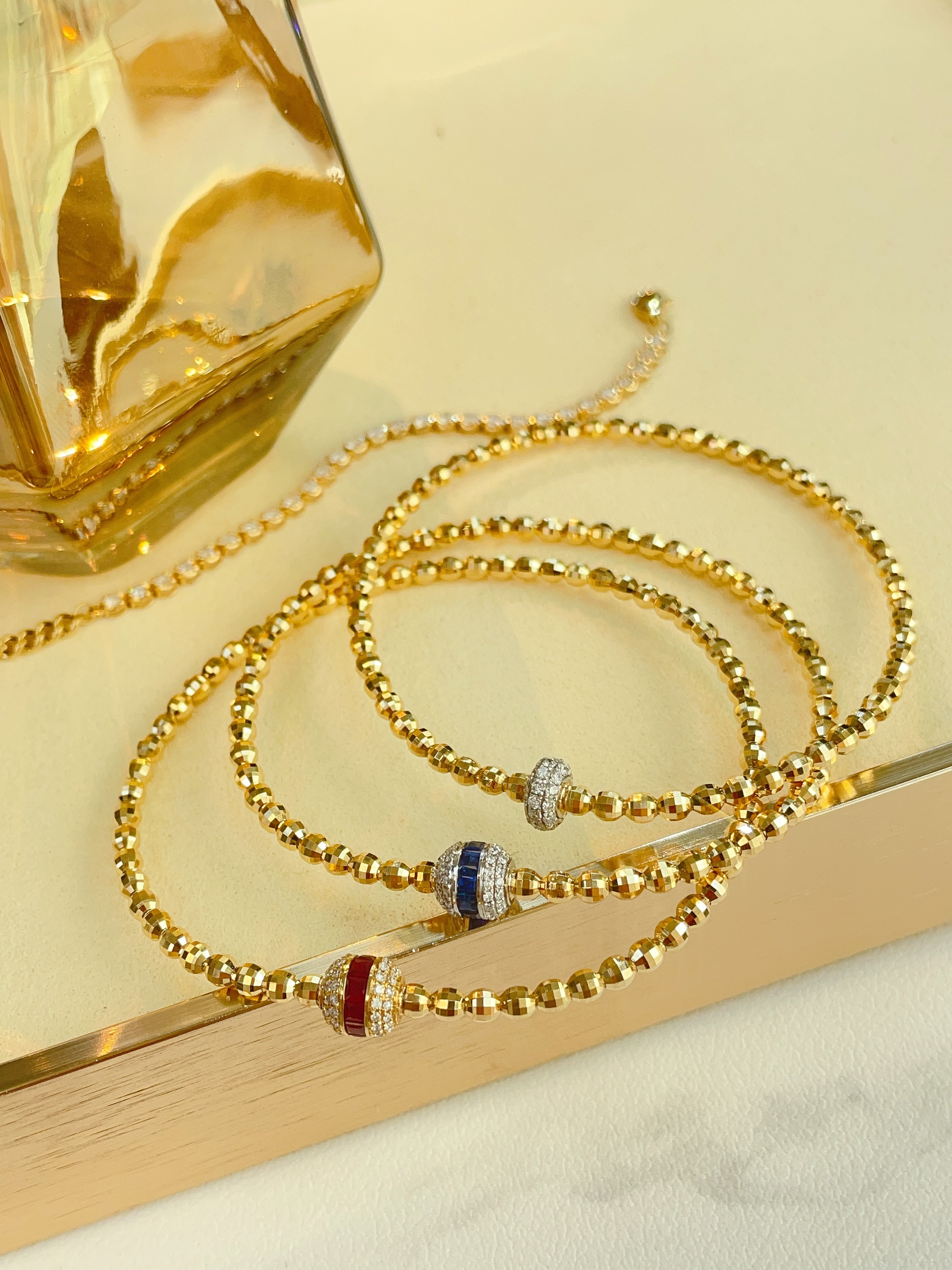 18K Gold Bead & Sapphire Stretch Bracelet  N031340