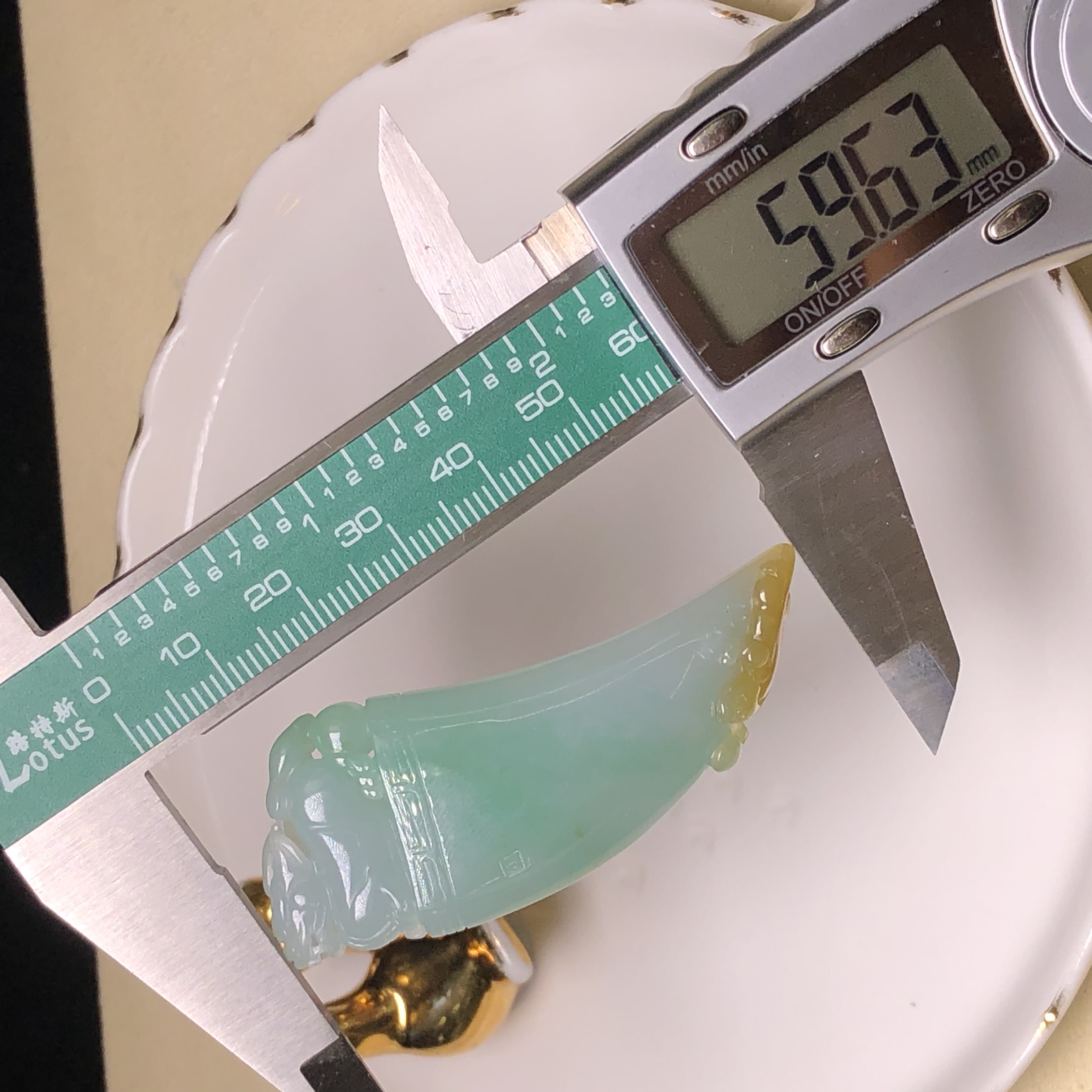 YK00295 翠色帶翡龍牙吊墜