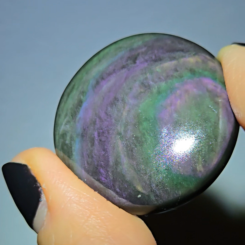 Velvet obsidian cabochon with intense chatoyance - OB16