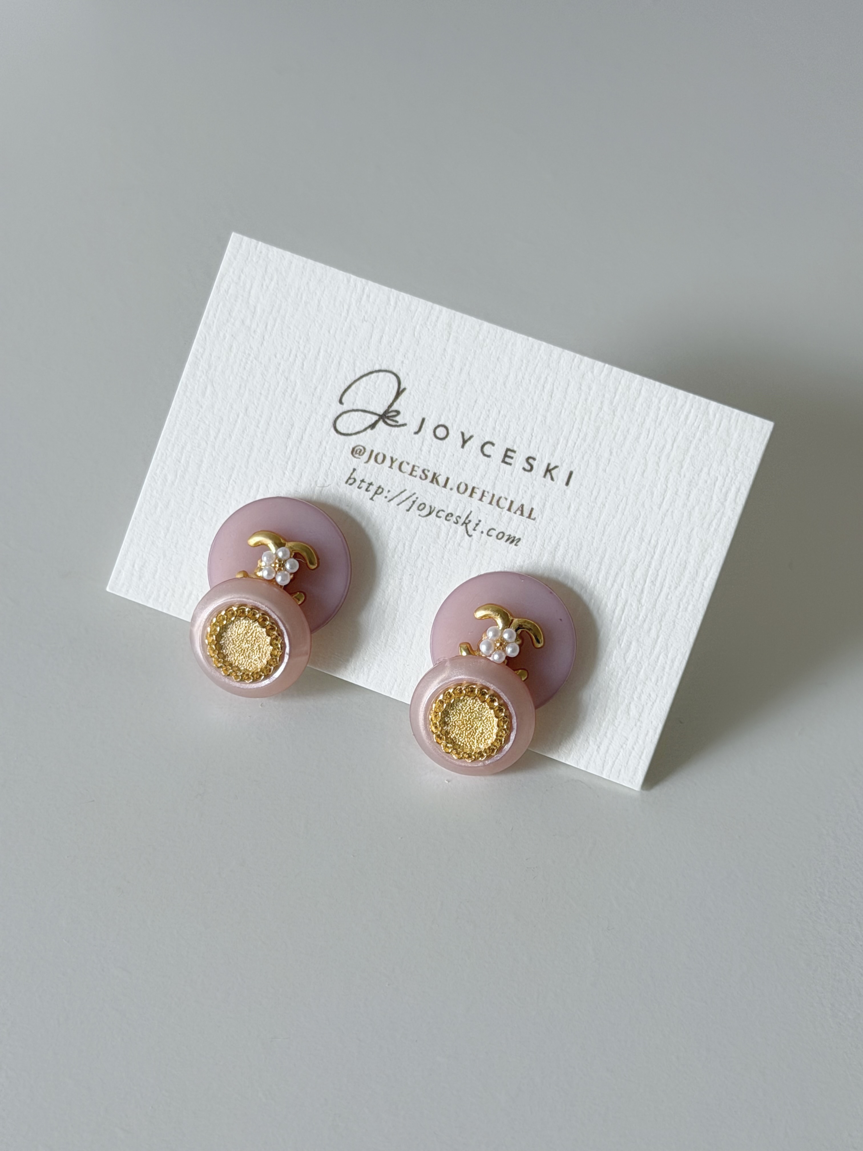 日本鈕扣耳環/粉紅花環珍珠小花