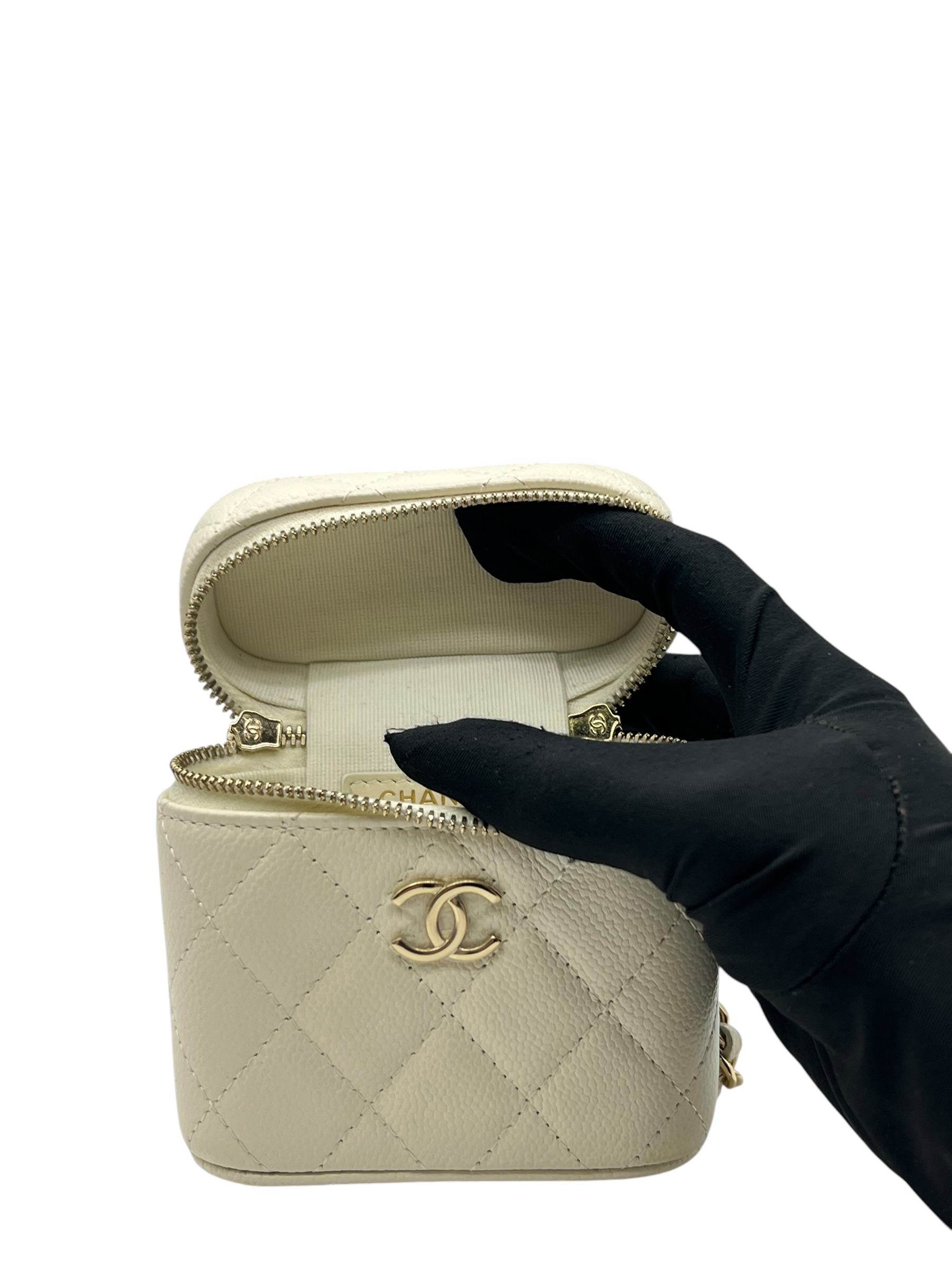 Pre-Owned CHANEL Mini Box With Handle / Product Code: 062010