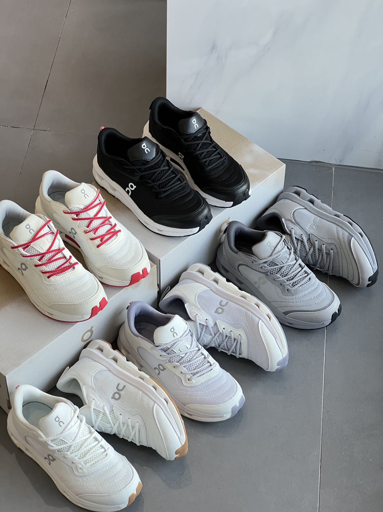 $388對。On 昂跑 Cloudzone Moon 2026 新品 情侶運動跑鞋