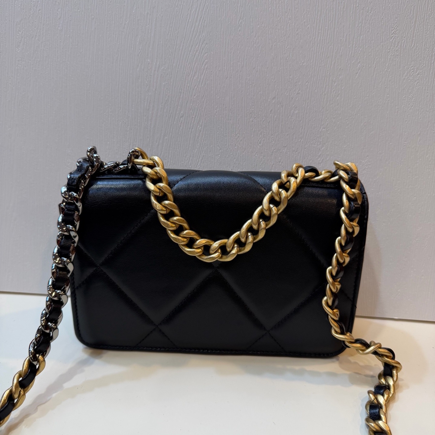 Pre owned chanel woc c19