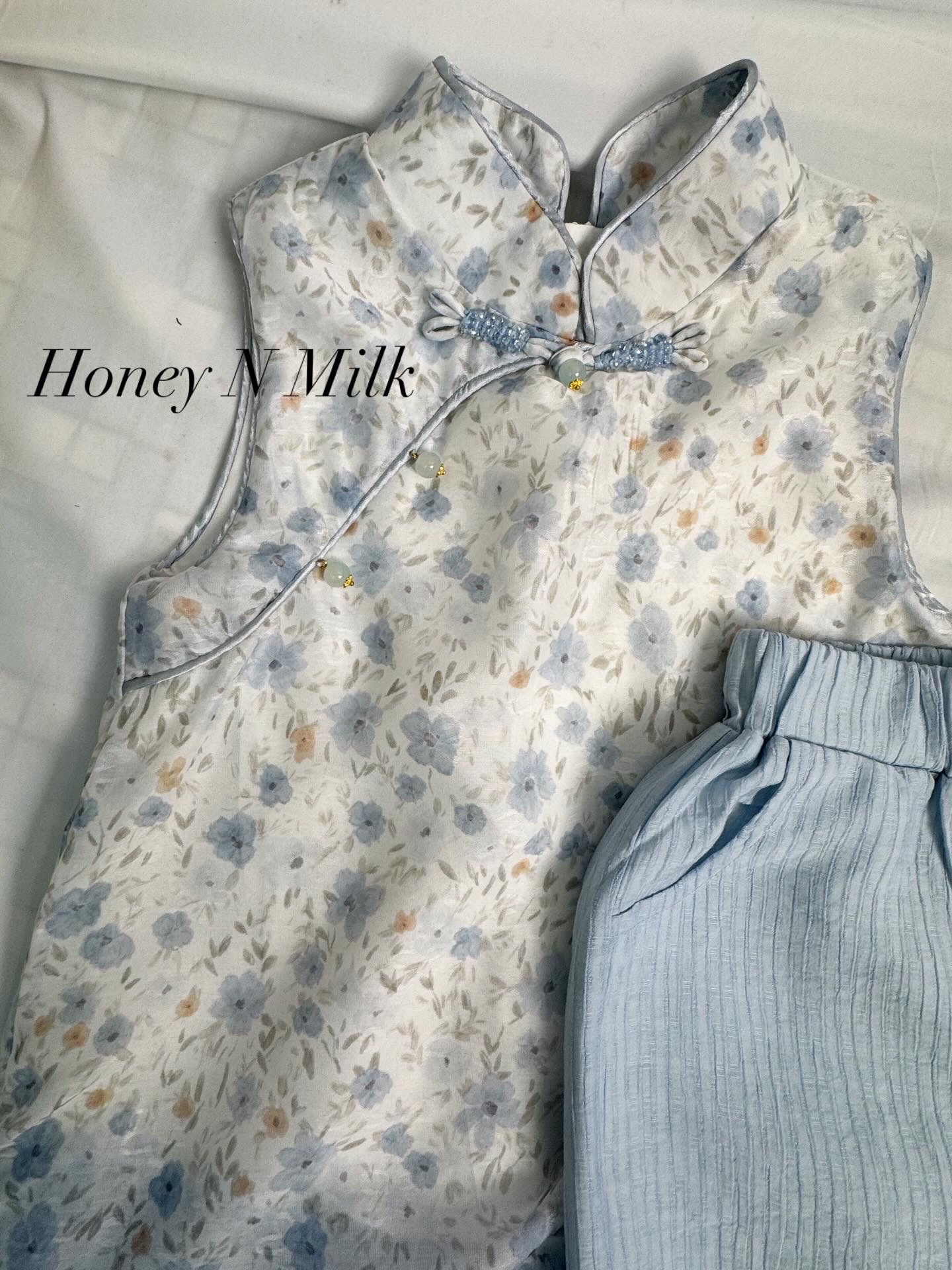 Lavender blue Floral Chinese Set wear