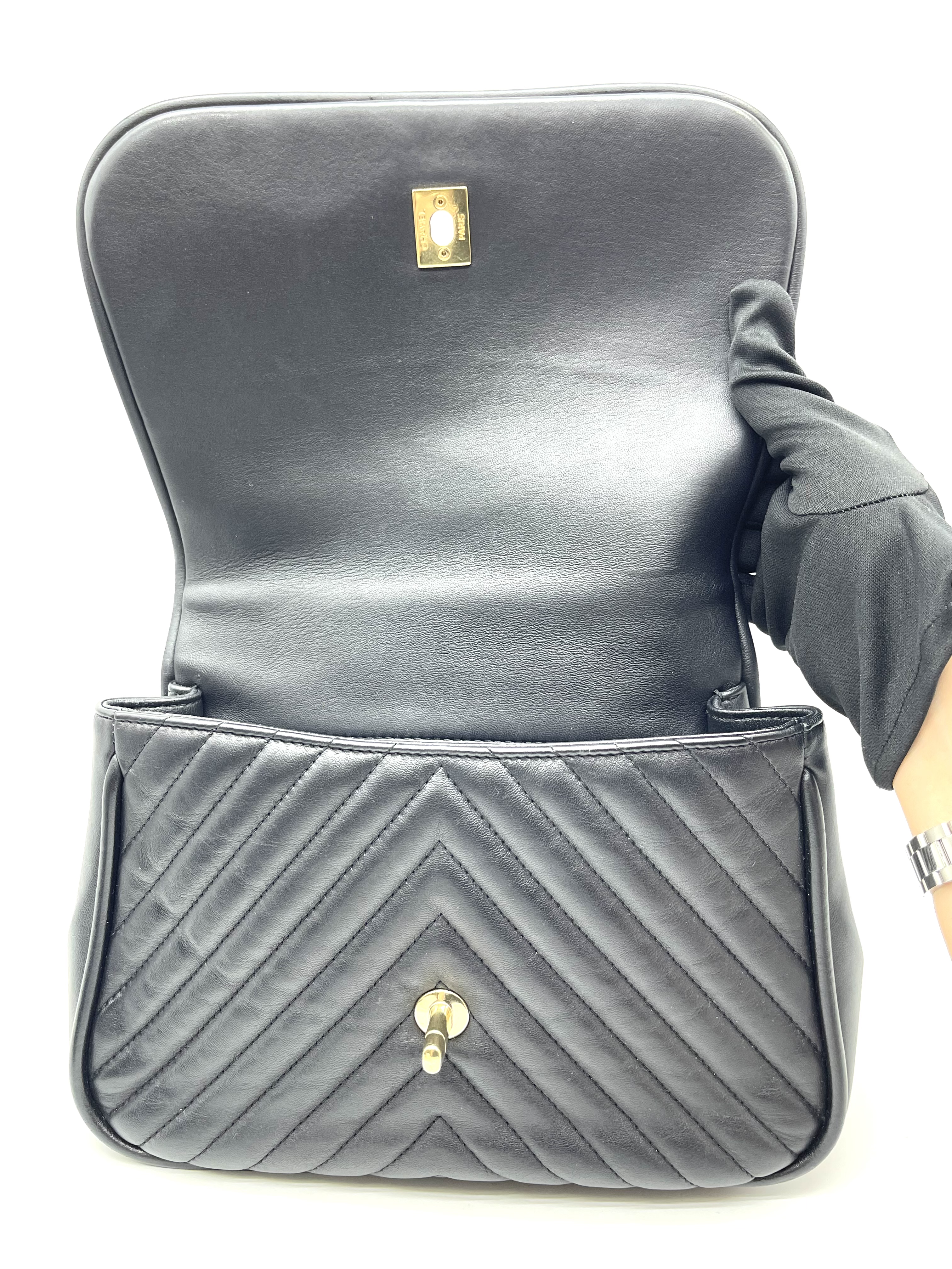 Pre-owned Chanel Chevron Top Handle / Product Code: 26040112