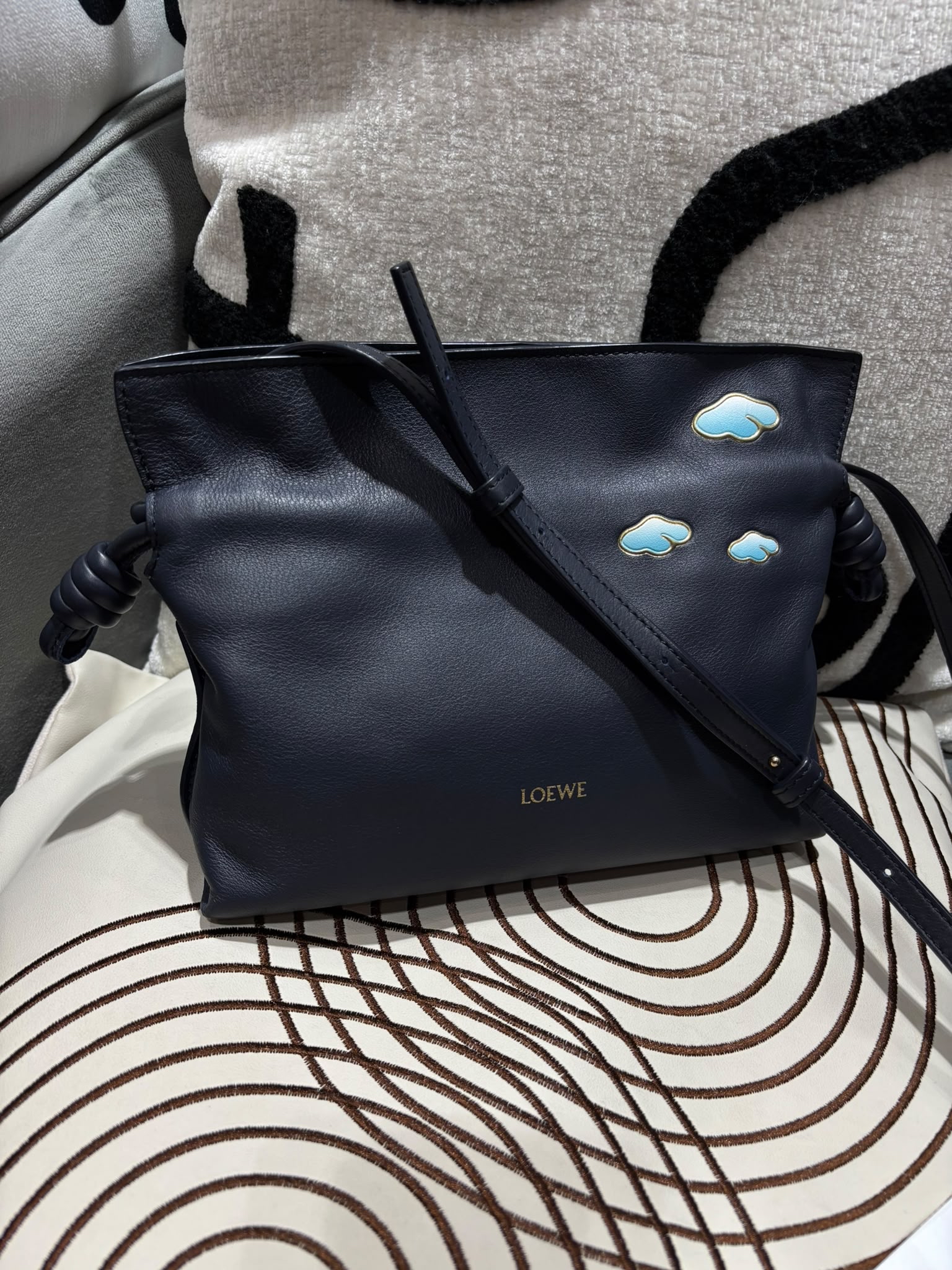 Loewe flamenco clutch 雲朵 limited edition 100%Authentic, 98%New ✅Dust bag