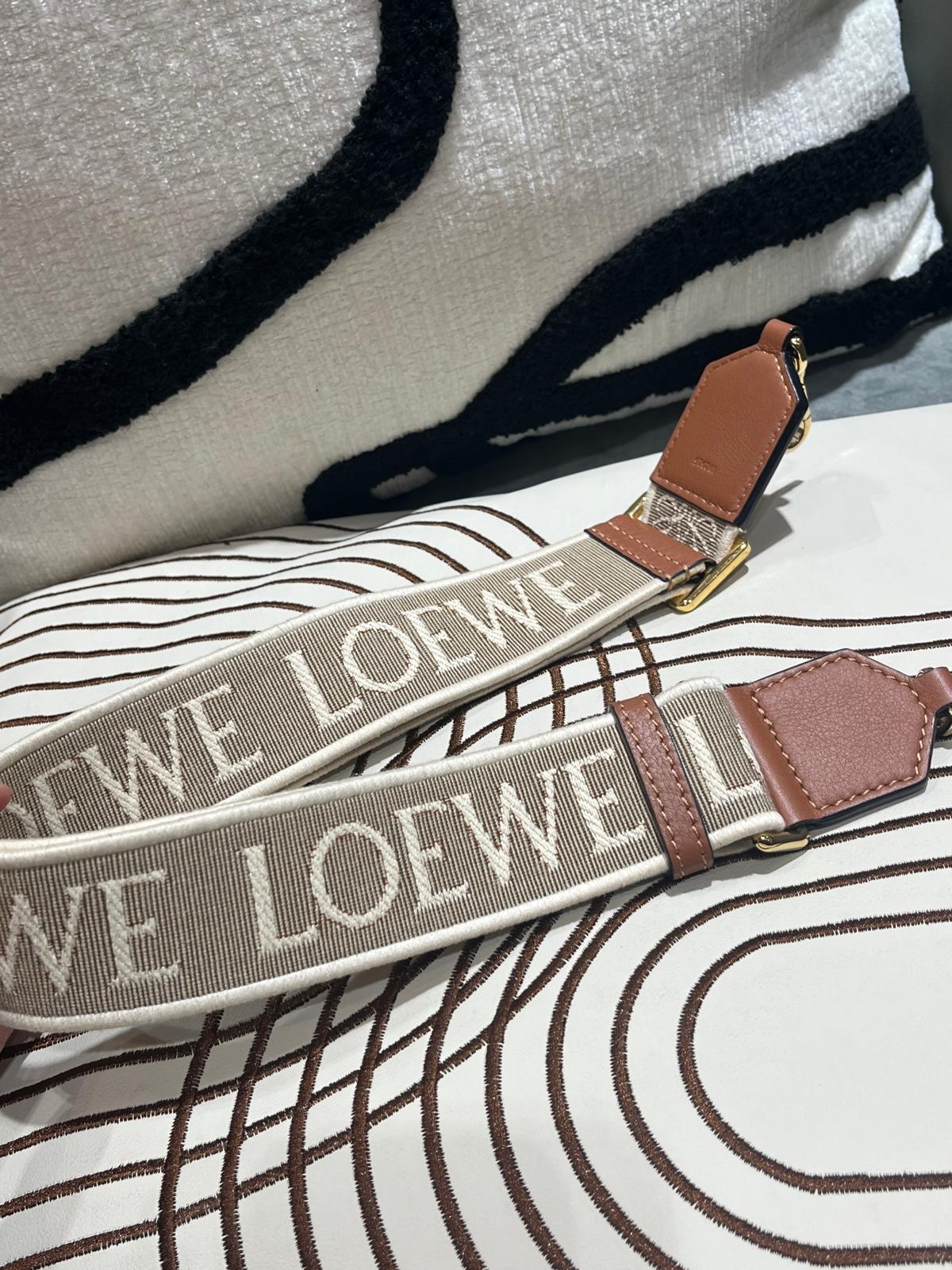 loewe strap anagram Tan 100%Authentic, 98%new ✅dust bag