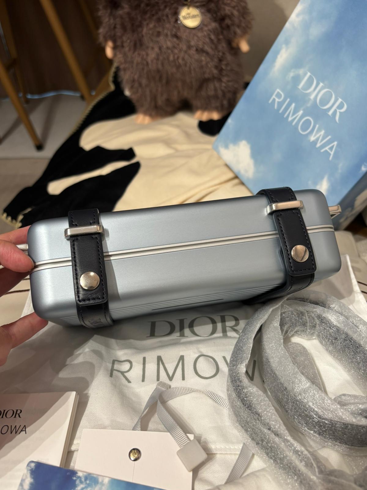 未使用品 DIOR X RIMOWA PERSONAL CLUTCH ON STRAP 100%Authentic ,Unused 未使用品 ✅dust bag✅CARD✅strap✅盒 UNUSED