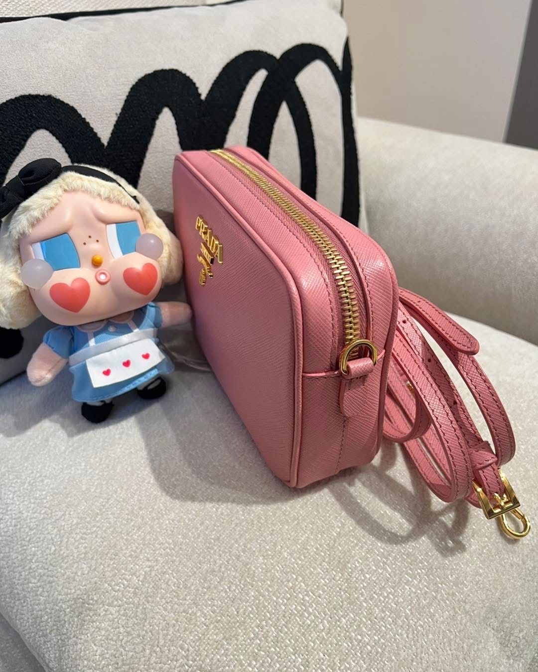 Prada camera bag牛皮斜孭袋  100%Authentic ,98%new  ✅證書✅dust bag