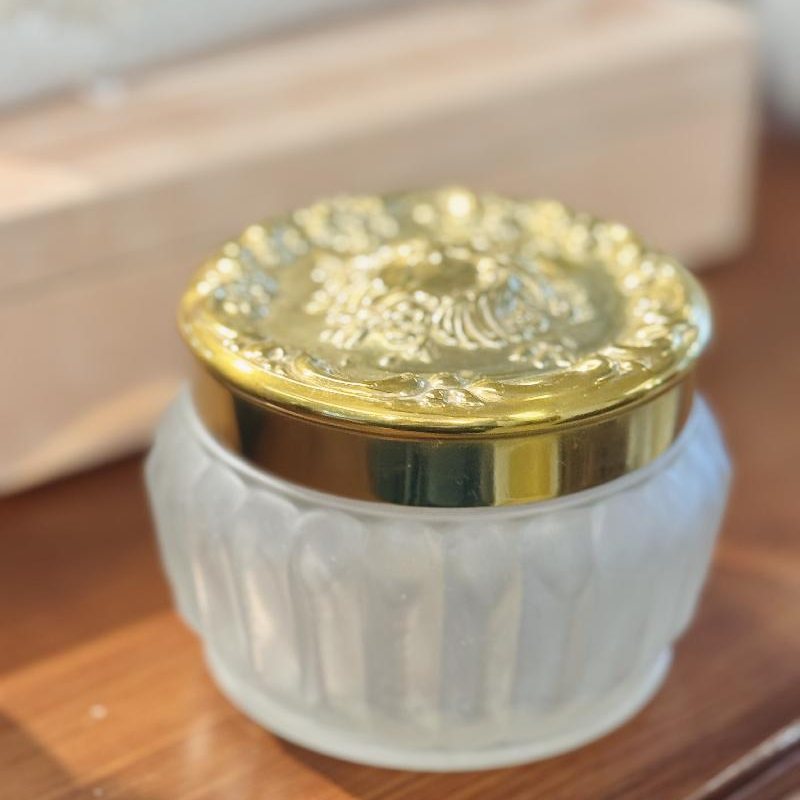 Vintage C.a. 1960s Canadian Cherub Pattern Golden Lid Frosted Glass Large Powder Box (MT2395)