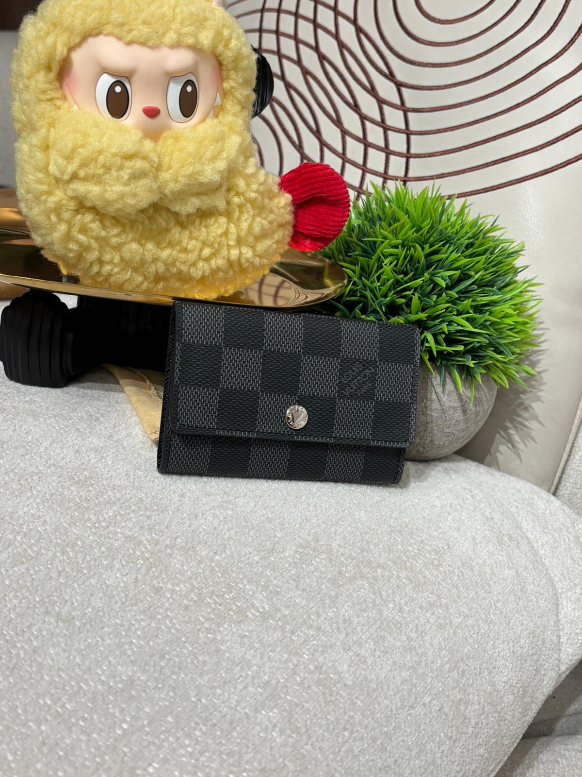 未使用品 LV Key Holder 100%Authentic, Unused ✅Dust bag