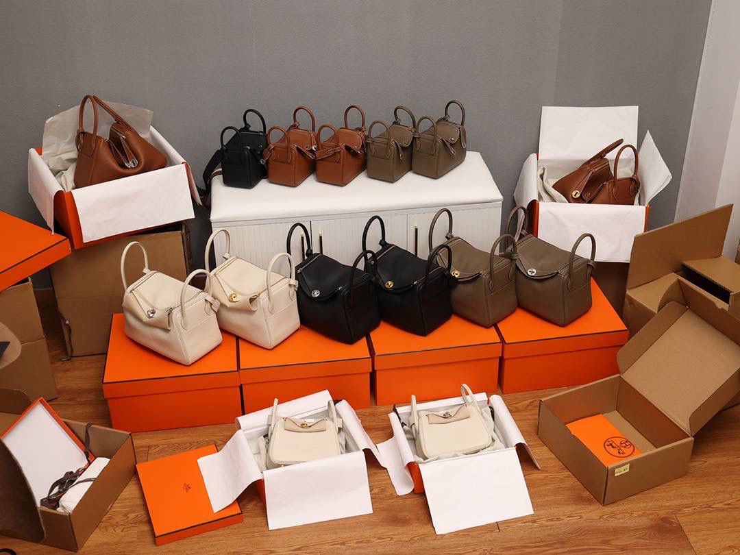 Hermes 爱马仕 Lindy 19/26CM 金银扣大集合🎀 尺寸：19*12.5*9cm 尺寸：26*18*14 cm