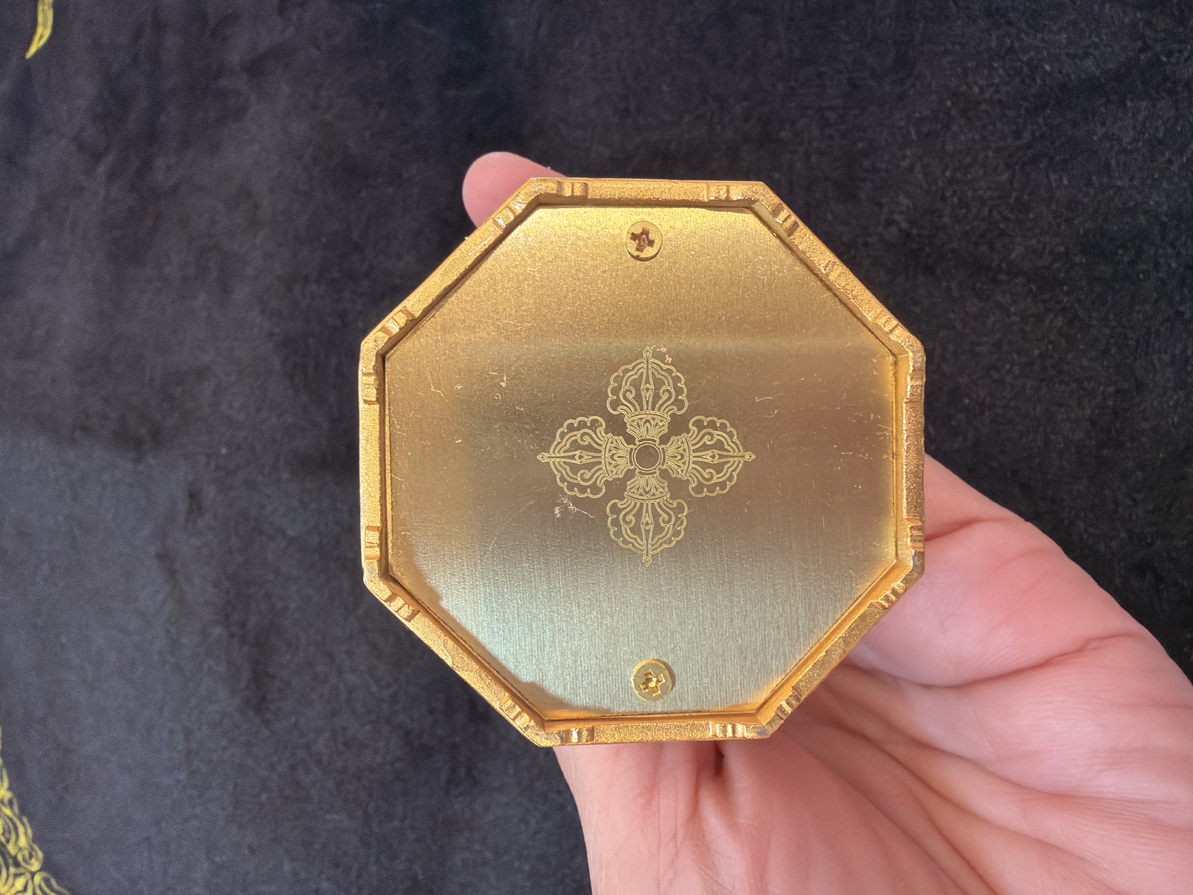 農曆年前巨獻-#136孔雀明王（金銀）13cm 高，安排入藏