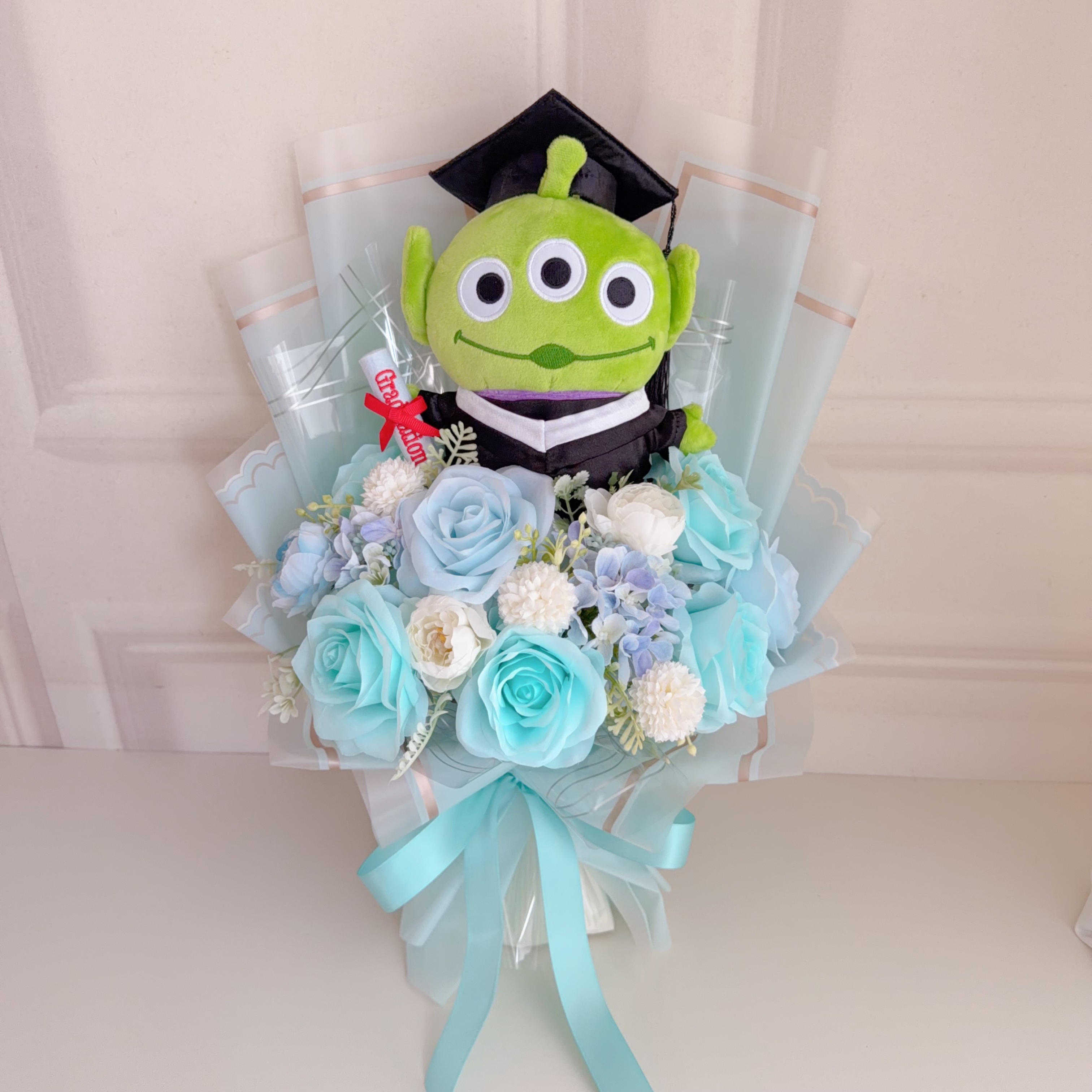 (現貨)三眼仔畢業公仔花