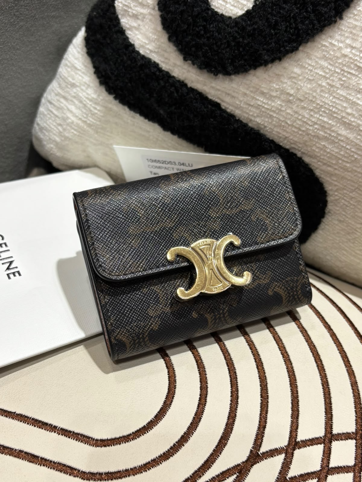 全新 Celine compact wallet TRIOMPHE 摺疊銀包連散子包 100%Authentic,全新貨品 ✅26專門店收據✅dust bag ✅box