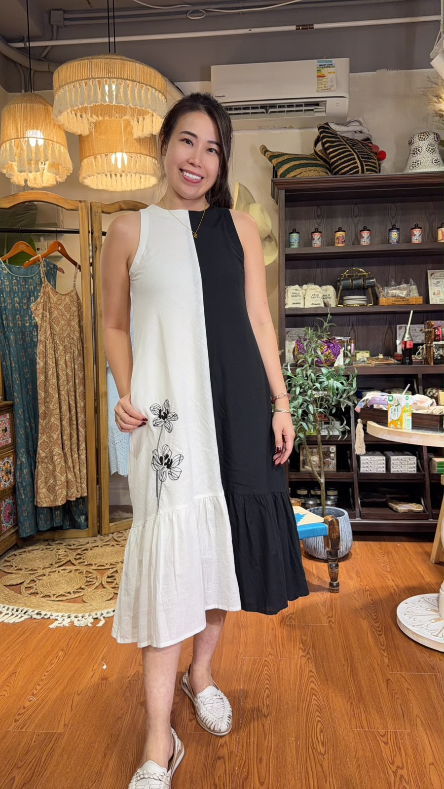 3152 Black and White Half Sleeveless Fish Tail OP 43"-49"