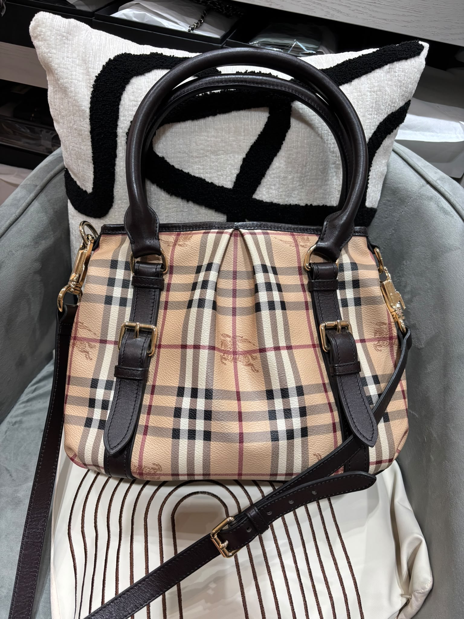 Burberry 2way bag 100%Authentic, 95%New ✅Dust bag