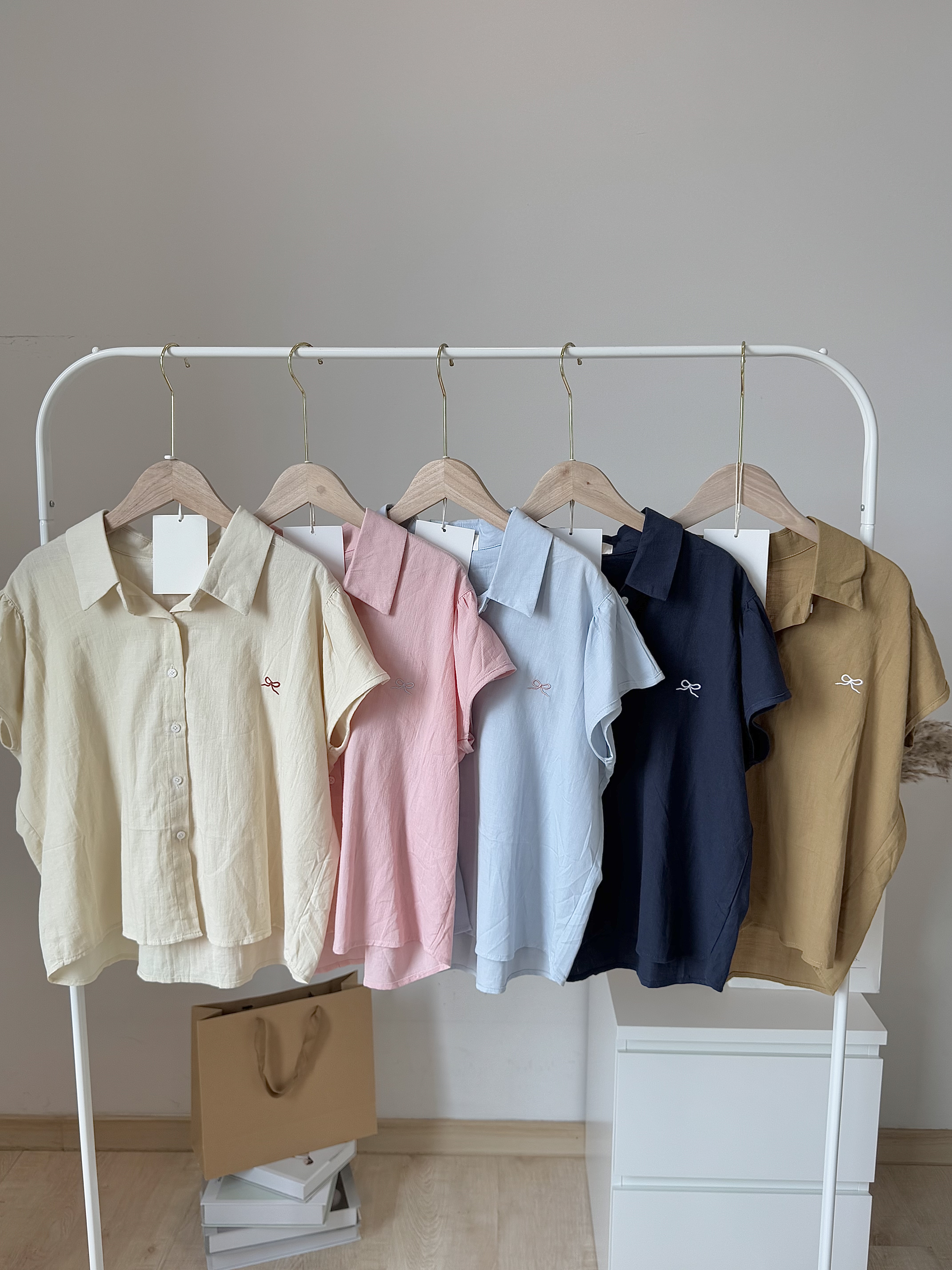 Kaia Ribbon Embroidery Cotton Linen Blouse 蝴蝶结🎀刺绣棉麻衬衫 （ 5 Colours )