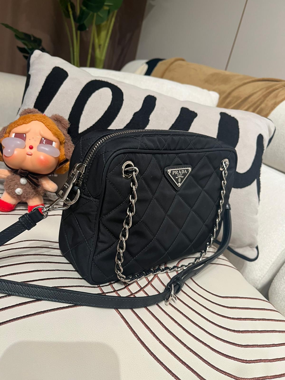 Prada re-nylon crossbody bag  100%Authentic ,90%new  ✅ booklet ✅dust bag 