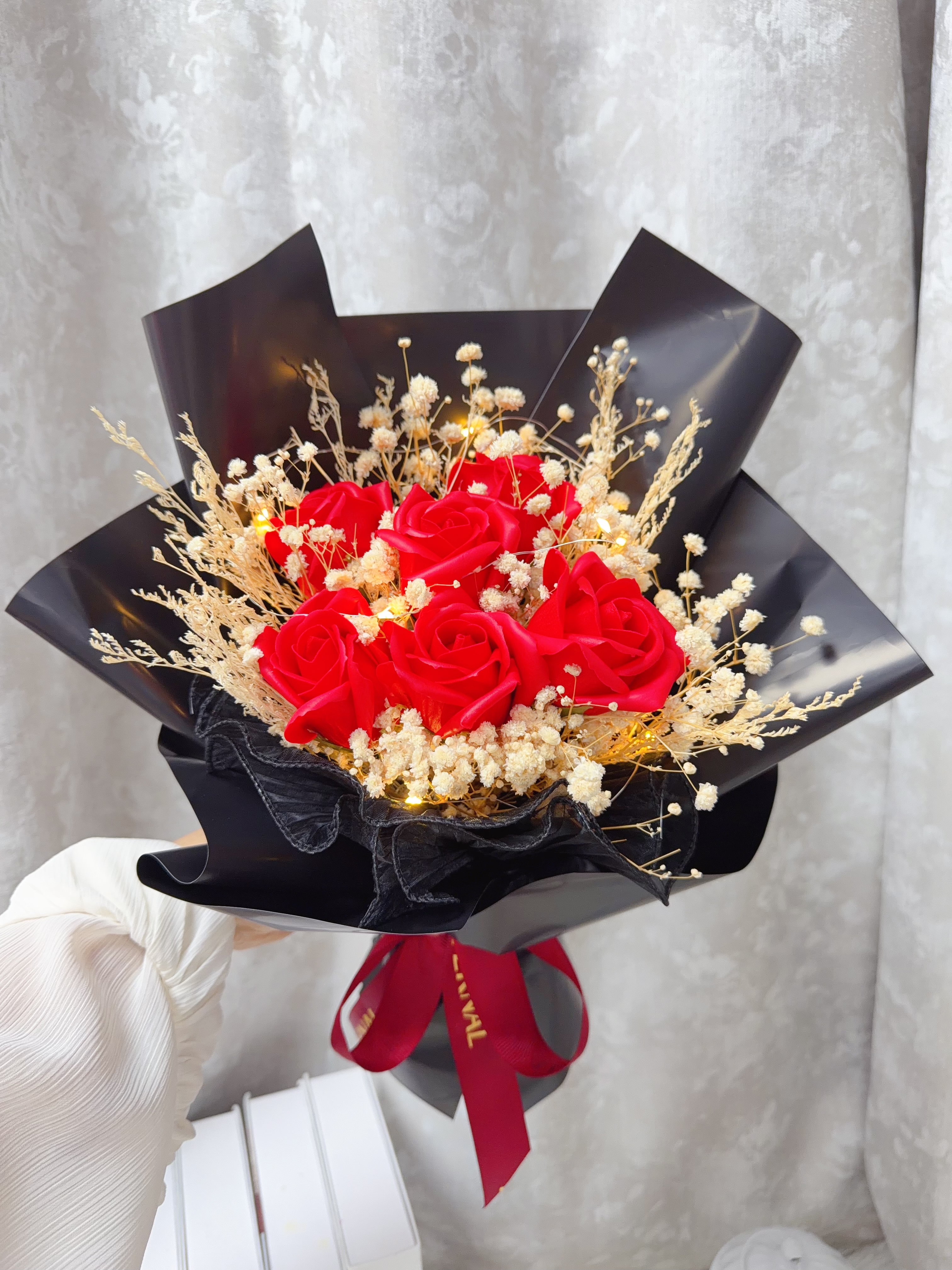 紅玫瑰番梘花花束