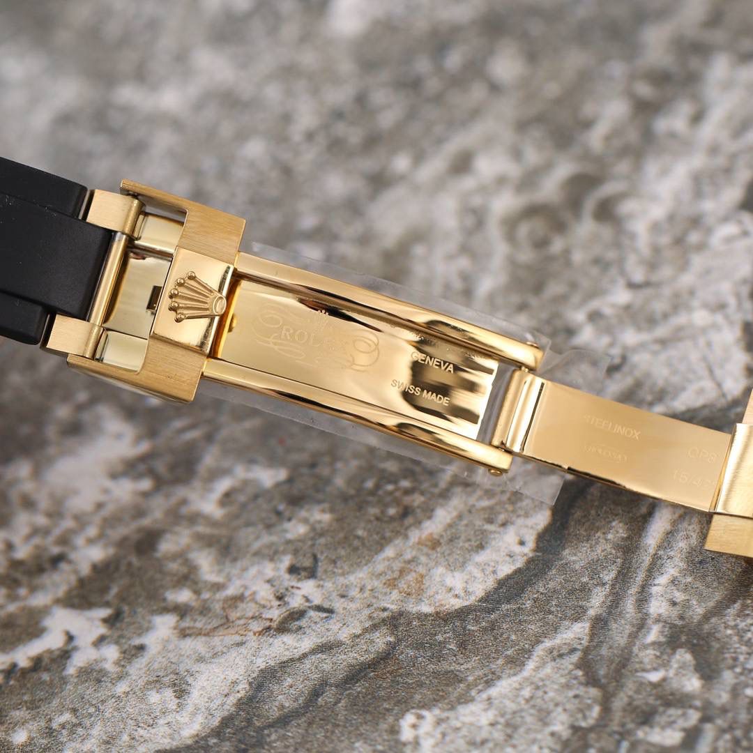 此款采用进口机械走时精准. 与原装一样小秒盘 完美复刻原装表盘 外观 40mm 外壳采用904L精钢 原装磨具完美复刻开发 包装采用原装，杜绝劣质产品🔥