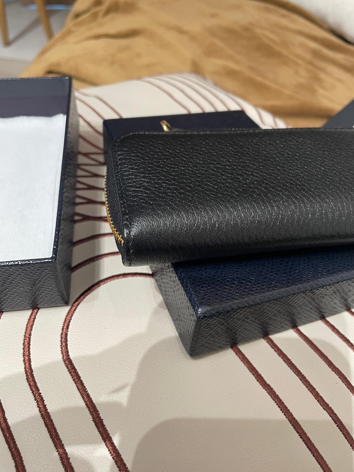 未使用品 PRADA Key Holder Pouch Wallet 黑金牛皮 100%Authentic,unused ✅BOX